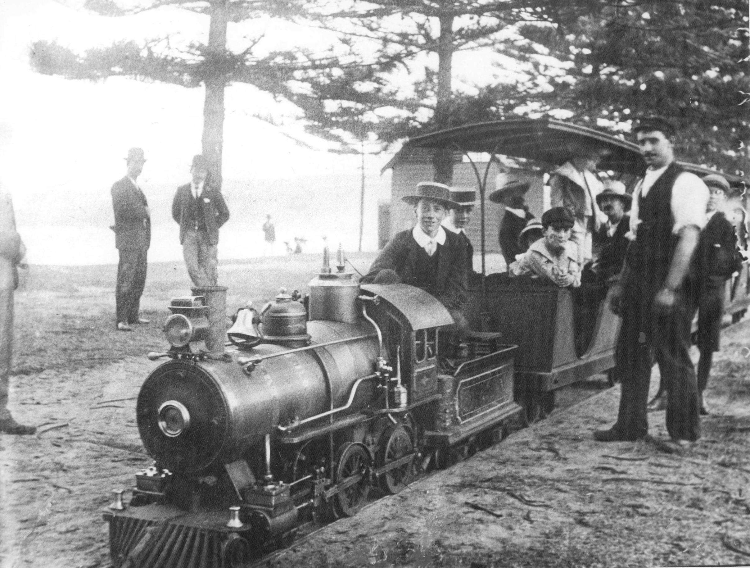 Miniature railway, Steyne Reserve c1906.jpg