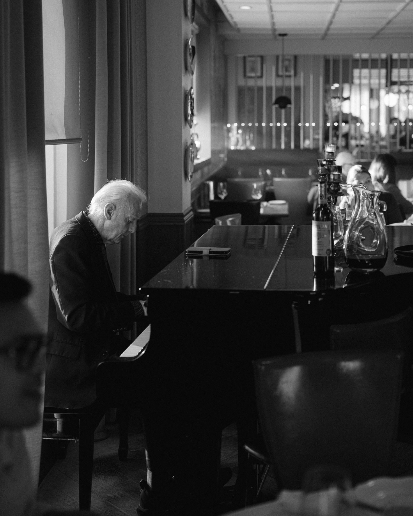 Some evenings deserve a little something extra.
A glass of wine. A shared meal. The gentle sound of live piano in the background.
Join us Thursday through Saturday evenings and enjoy the atmosphere that has made ViBo a gathering place for generations
