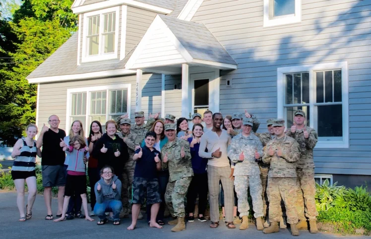 todd, penny, emily & Kelsey with soldiers at hospitality house
