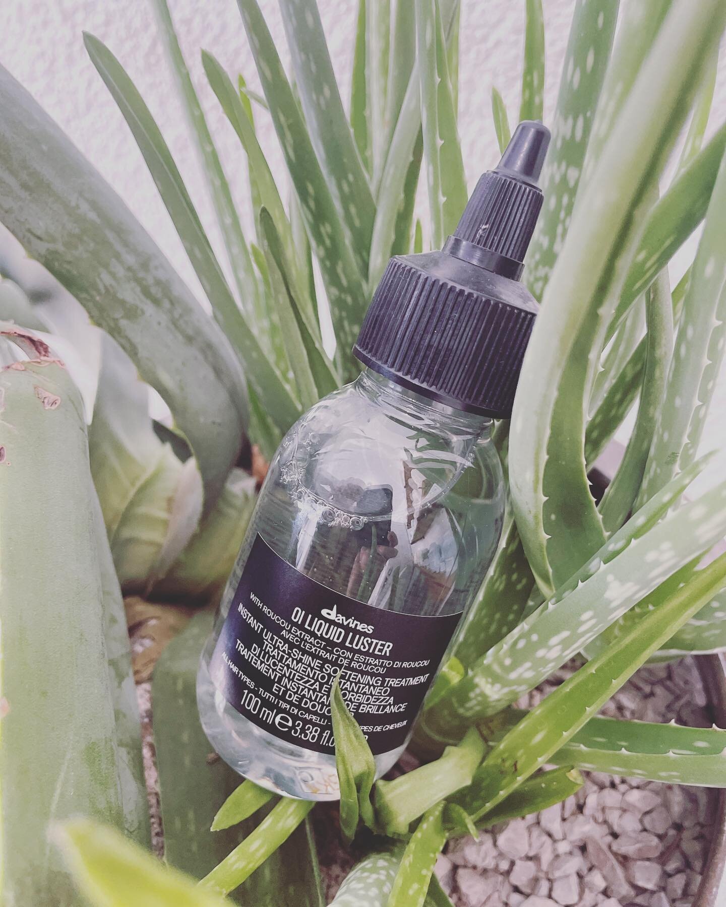 It&rsquo;s April fools day but this is no joke! 

☀️Spend $50 in Davines retail and get a travel size OI Liquid Luster while supplies last!☀️

A hair treatment to encourage shiny and manageable results. Rich in hydrating ingredients - the Davines OI 