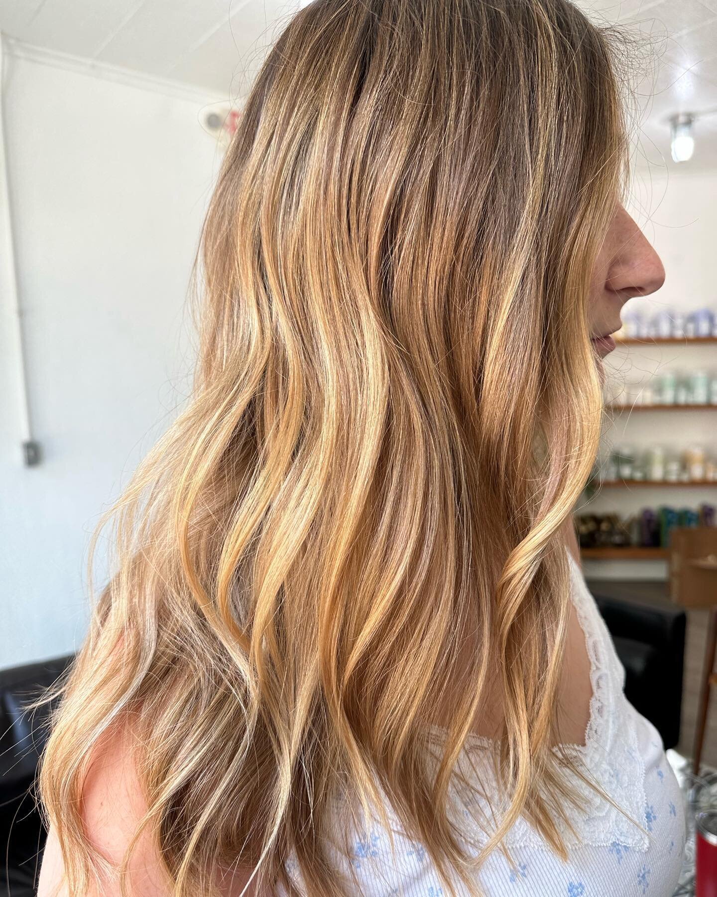 hair by brooke🖤
This look was created by doing a mix of balayage pieces &amp; teases lights to keep it blended for an easy grow out! 
🖤toned with 8,23 to keep it nice and bright! 
if you like this look use the link to book! 
 
https://brooke-bespok