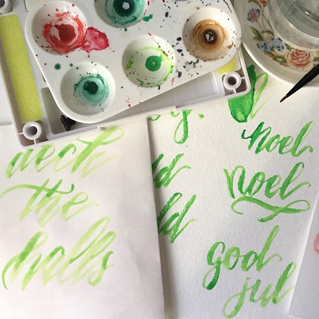 Figuring out what brushes to use for some brush lettering  #brushlettering #brushcalligraphy #handpainted #handdrawn #handmade #christmasspirit #christmas #christmastime #christmas2016 #calligraphy #calligraphynewbie #leftycalligraphy #brush #brush #