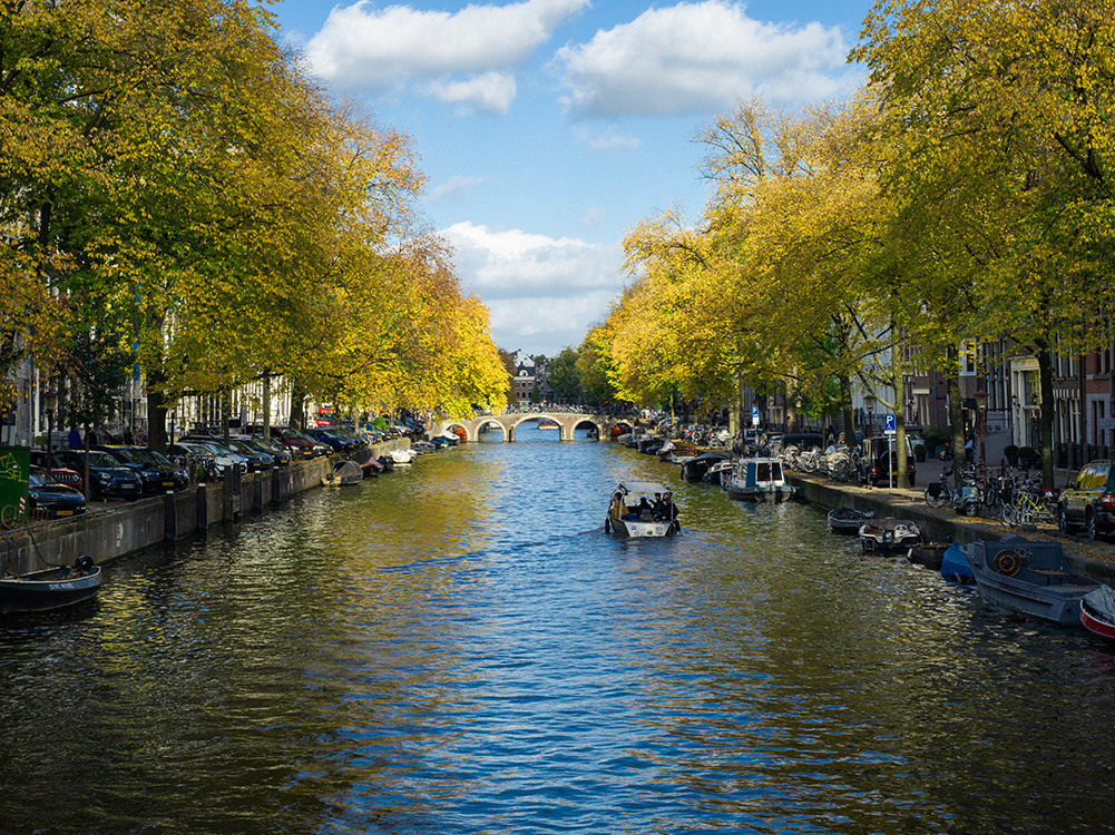 Netherlands_Amsterdam_Canal_01.png
