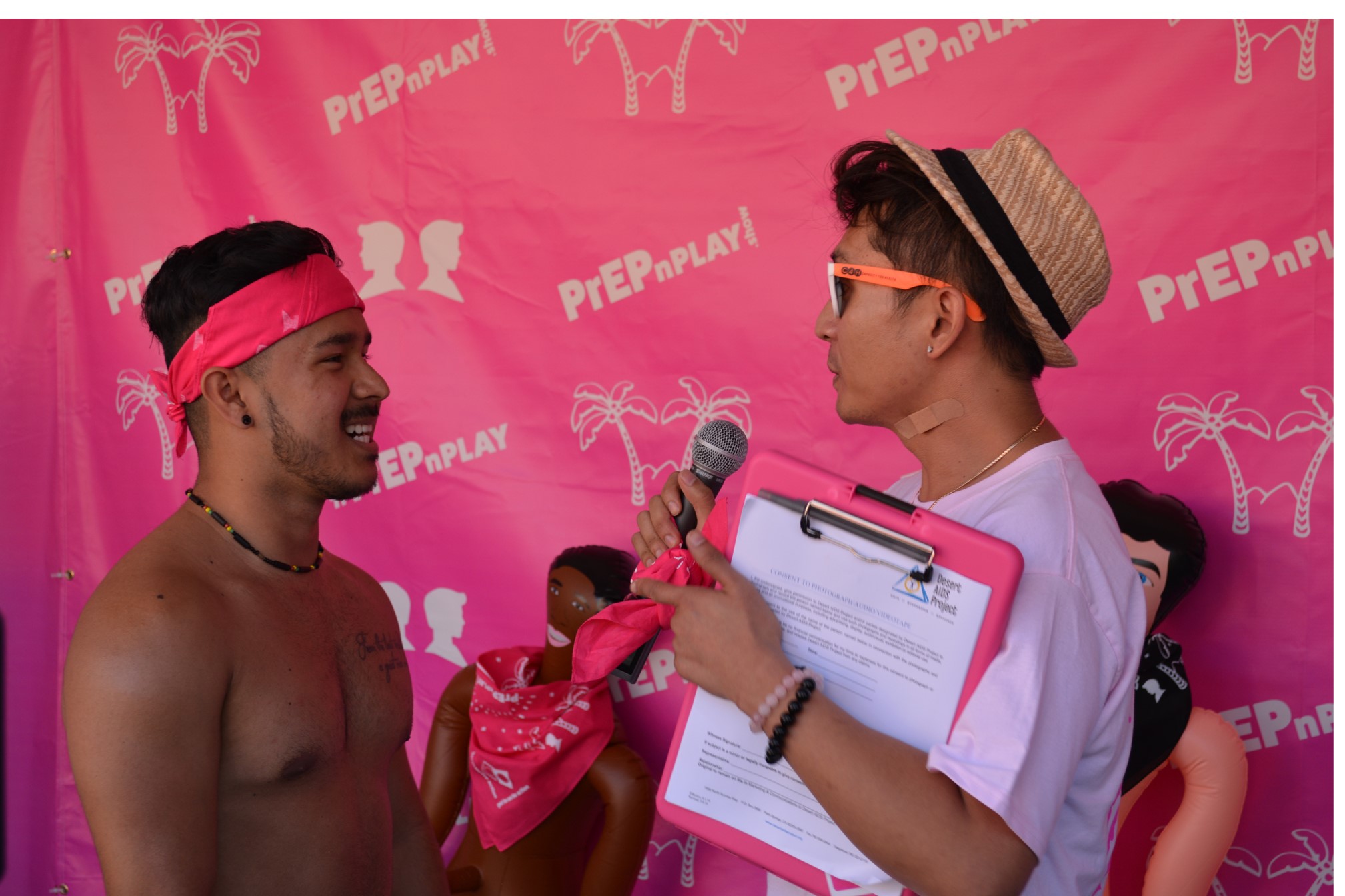 Jason Tran and one of the eager passers-by.