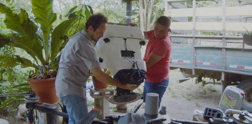 Indigo Drones y el DJI Agras T70P: La Capacitación como Pilar de la Eficiencia y la Relación de Confianza Duradera