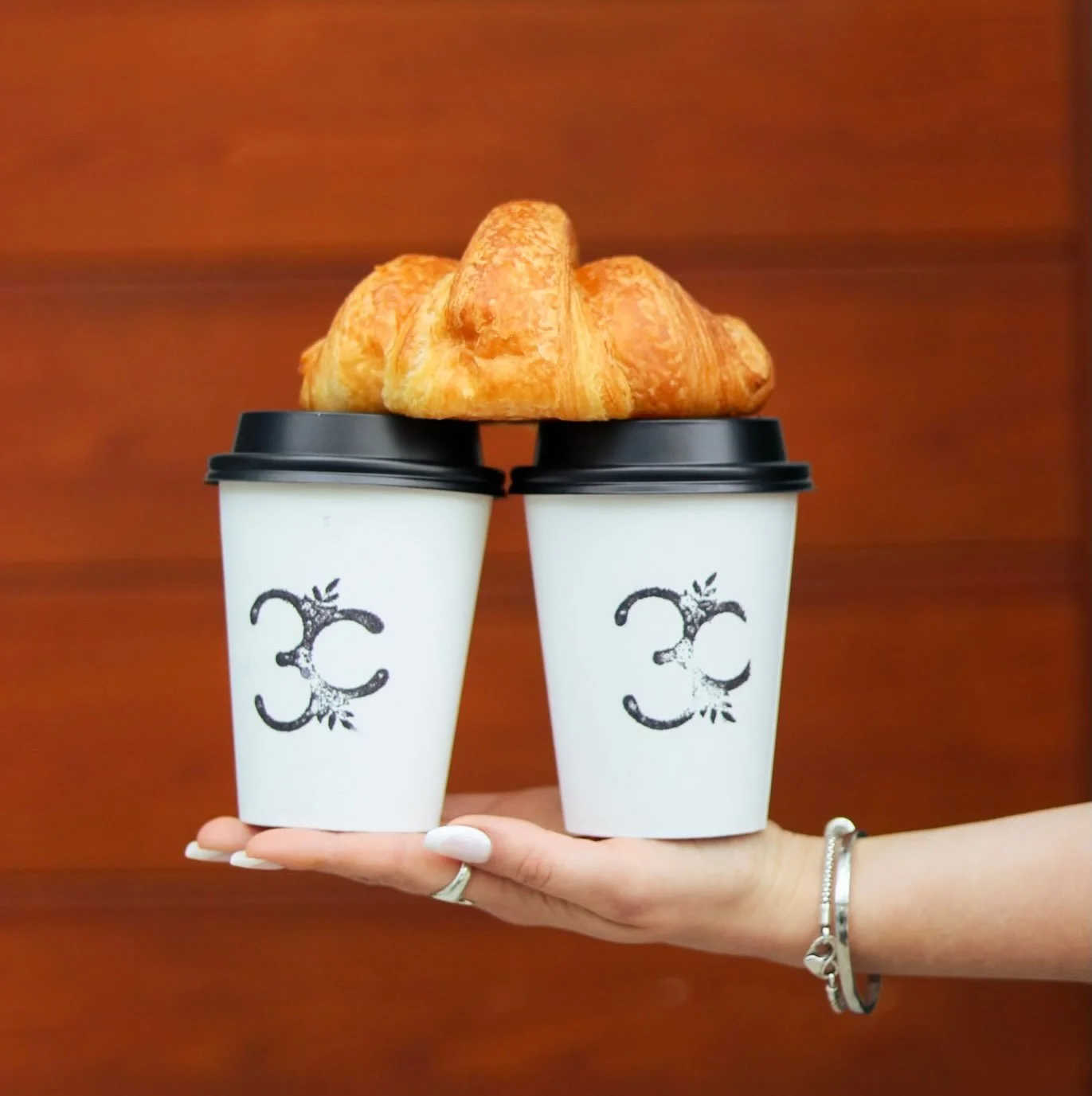 What pairs perfectly with a crisp autumn day? 🍂

A delicious hot latte, made with our fall themed house-made syrups ☕️

From a classic pumpkin spice latte to a sweet frosted cookie latte, there&rsquo;s a flavor for everyone. 

Bring a friend and exp