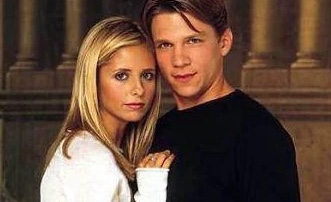 Marc Blucas with Sarah Michelle Gellar in "Buffy the Vampire Slayer" - Source, WFU Magazine original post