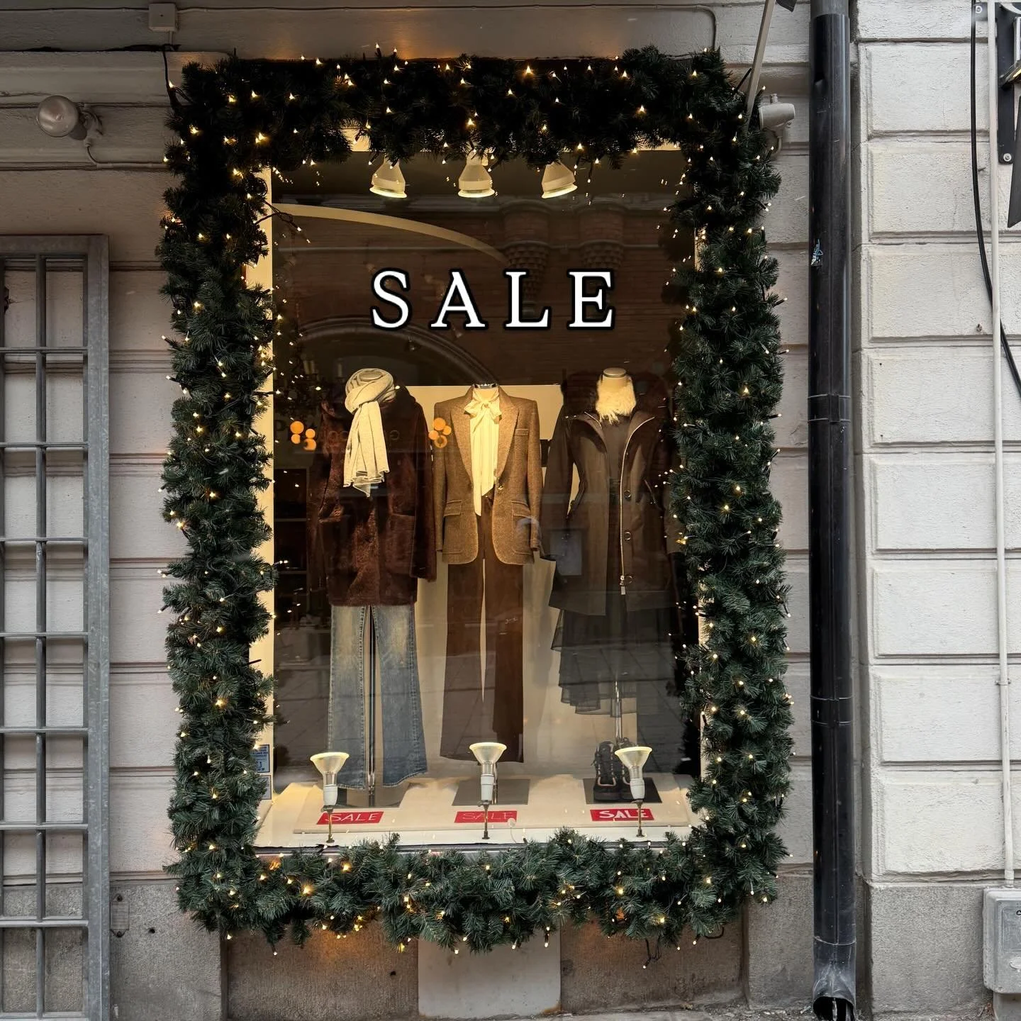 Winter SALE 💥 . ARMA furs and suede pants. YVES SALOMON parkas and jackets. NILI LOTAN . ALLUDE cashmere . MOTHER &amp; FRAME denim . Everything in store 30 - 70 % off 💥💥