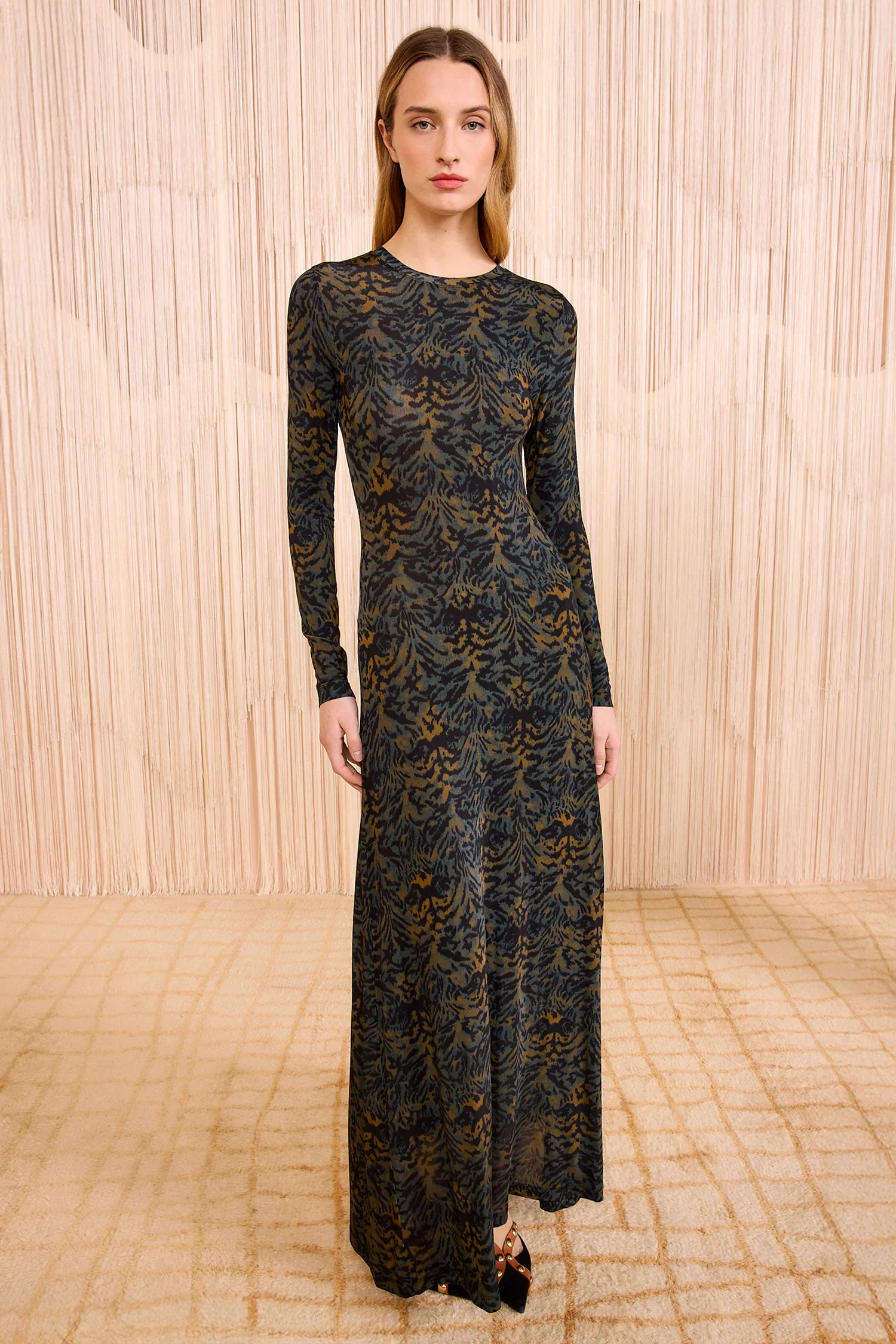 ULLAJOHNSON_AmariJerseyLongSleeveDress_DESERTJASPER_FA250800_03.jpg.webp