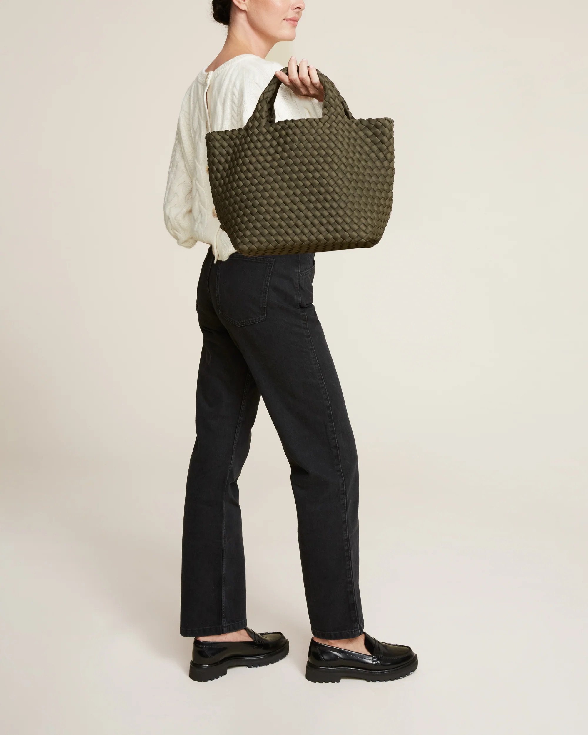 StBarths_Medium_Tote_Solid_Olive_SN03013LD_OM_Close.jpg