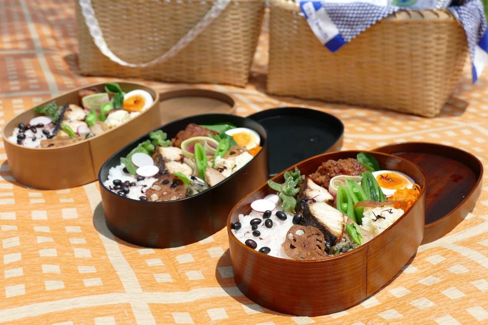 京セラ美術館cafe Enfuseのピクニックプランー季節の地場食材を 漆 の弁当箱でー うるしのいっぽ