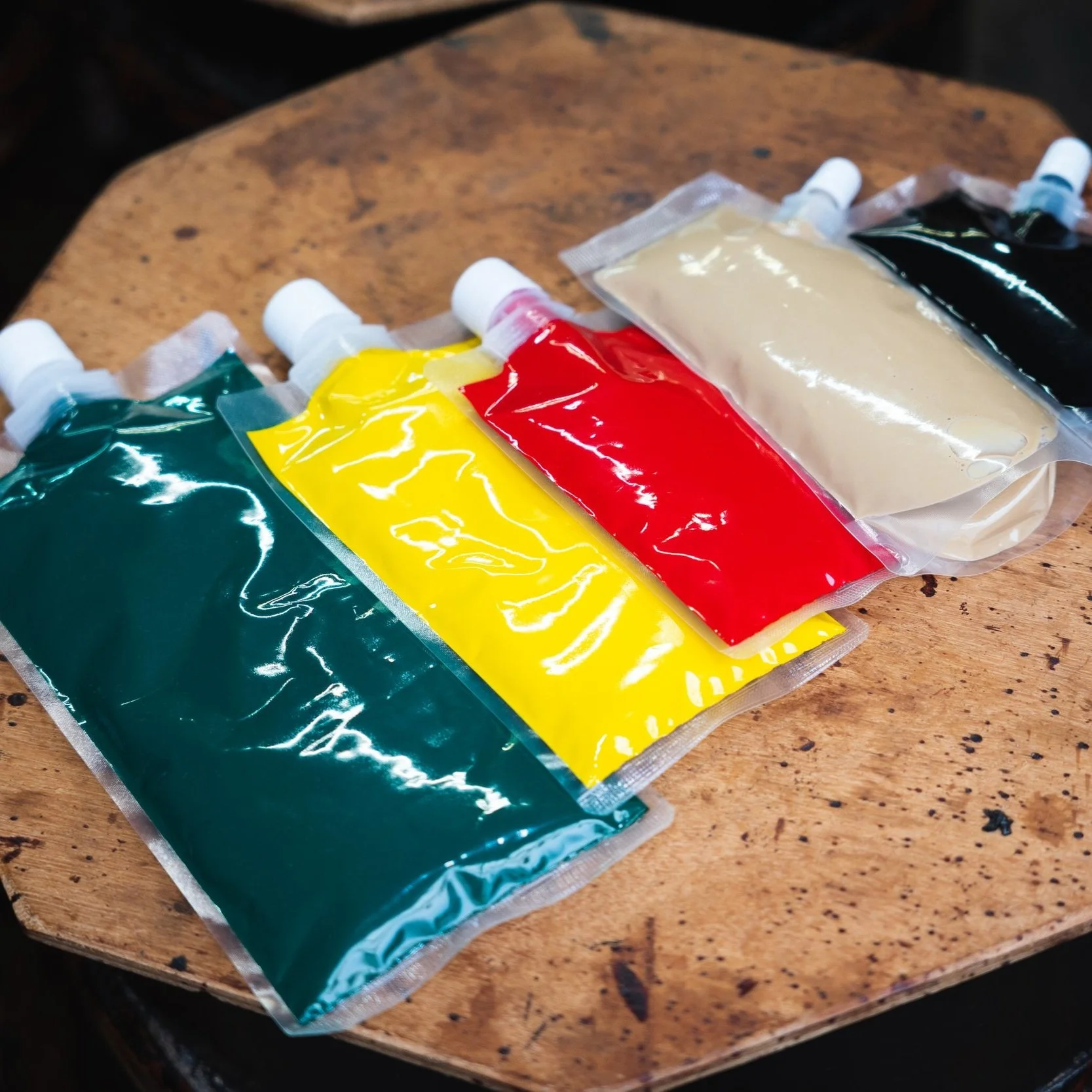 漆の容器にクリアパウチが新登場