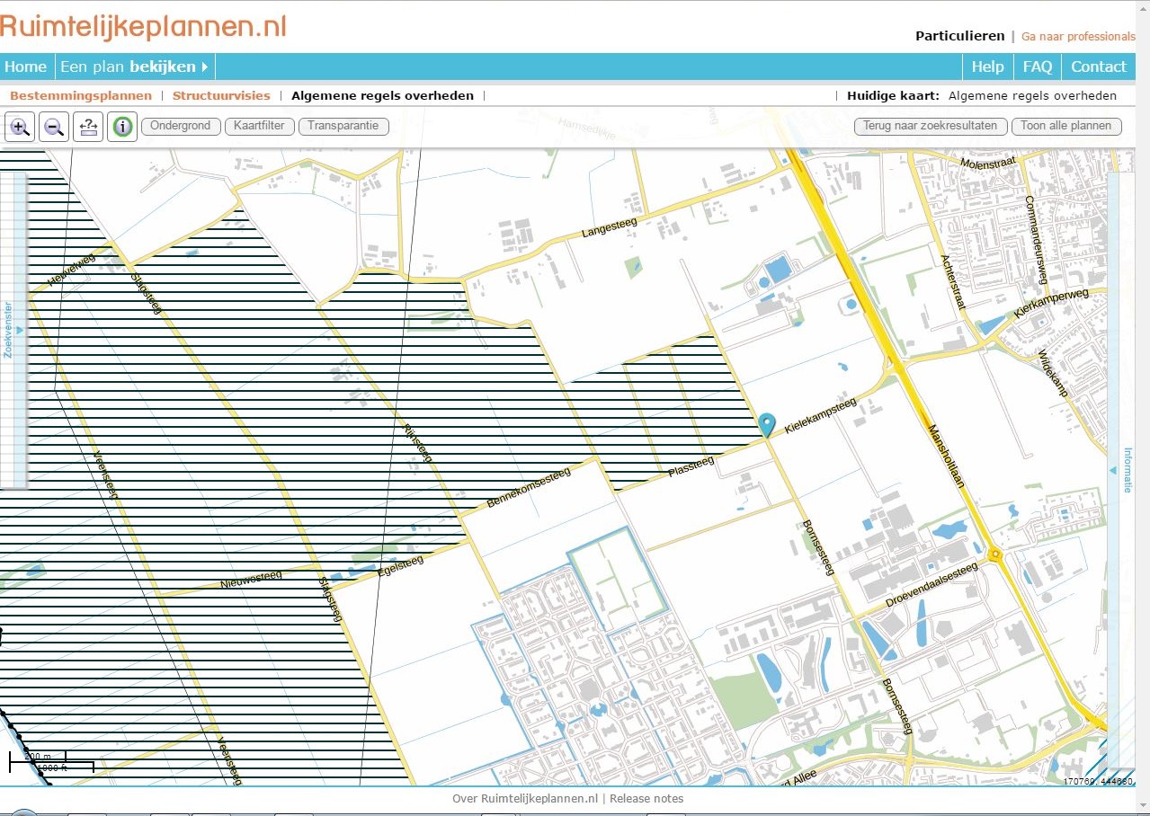 Begrenzing van het provinciale Stiltegebied Binnenveld. De Noordelijke Inprikker passeert het stiltegebied bij de kruising Kielekampsteeg - Bornsesteeg (blauwe pijl rechtsmidden).