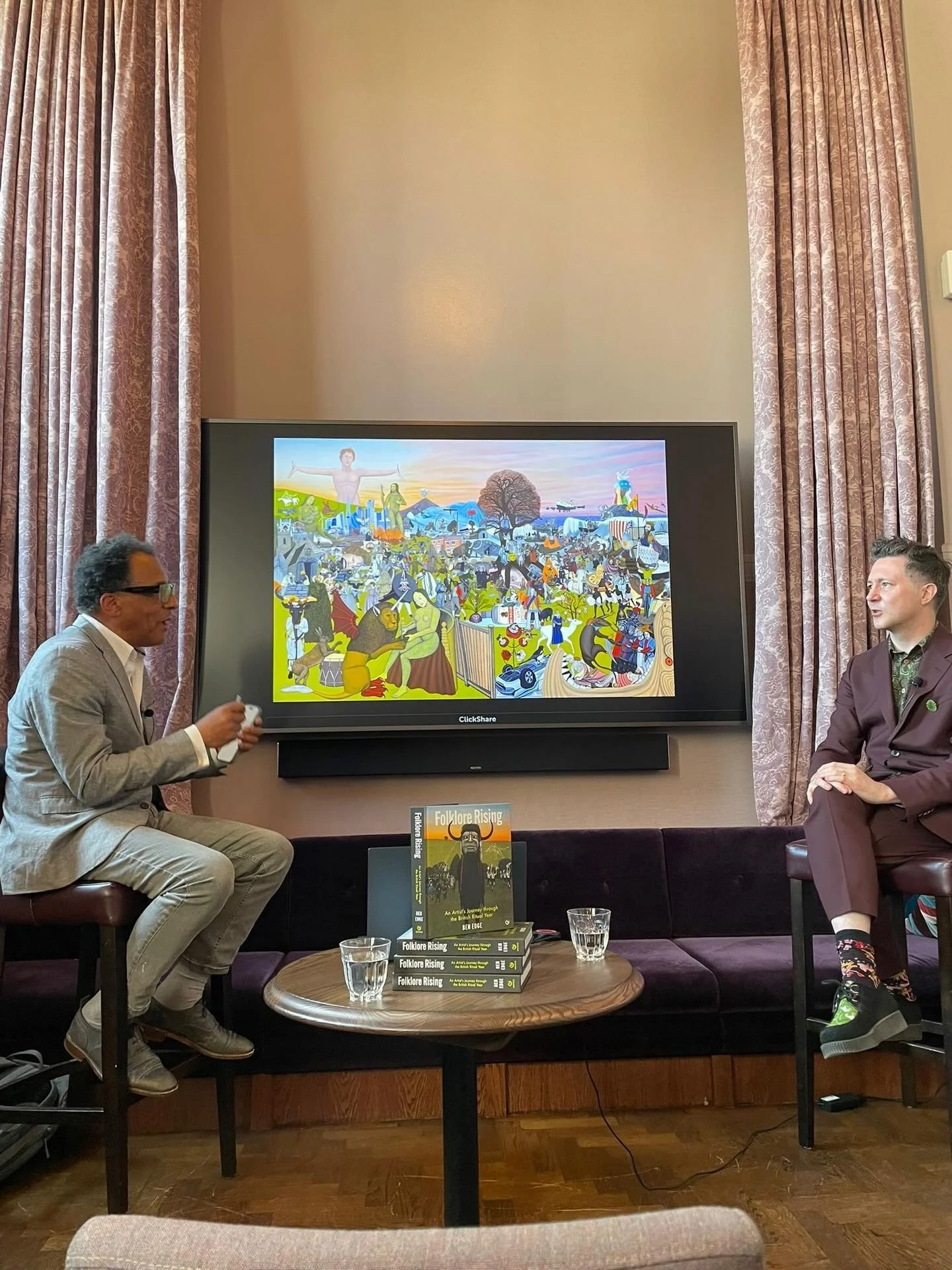 Absolute pleasure speaking at the @nationalgallery yesterday alongside the magnificent @michael1952 (Michael Ohajuru) about my Children of Albion painting. Thanks to all those that made it along and to @charlieschaffer for the photo 
#nationalgallery