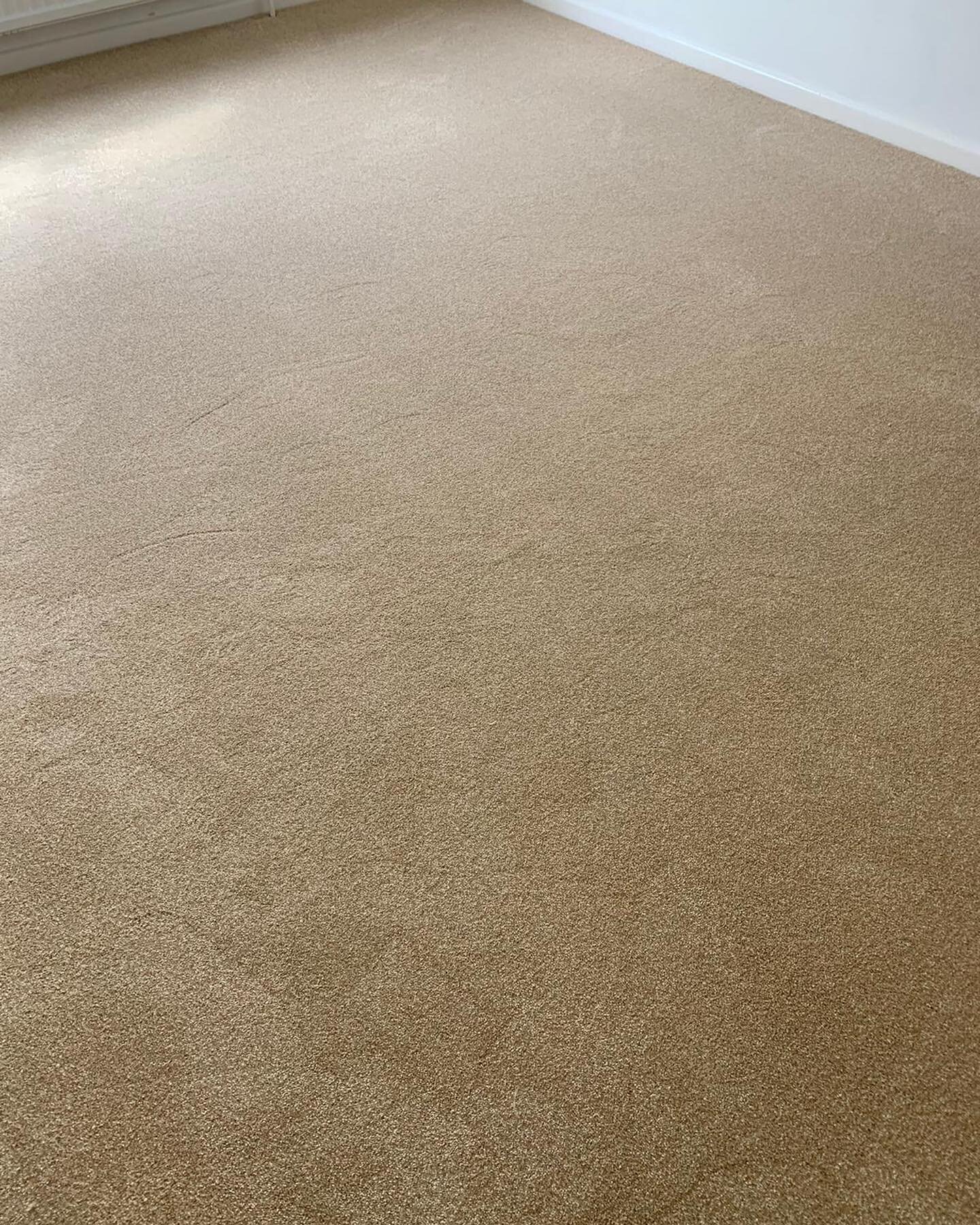 Beautiful beige! Stain Free Ultra Carpet by @abingdonflooring in colour &lsquo;Summer Breeze&rsquo; supplied and fitted.

Get in touch for an appointment at our showroom or the comfort of your own home. We provide a free measuring service and no obli