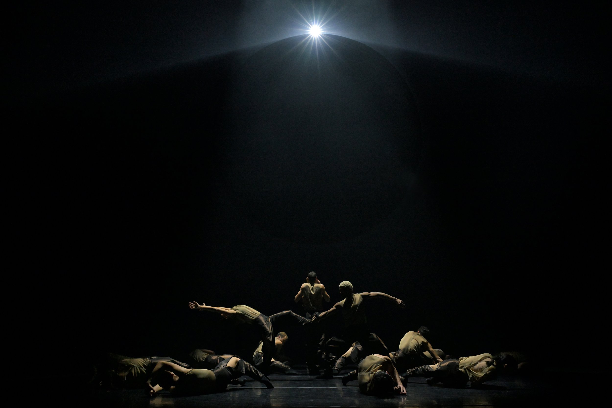 Artists of Ballet BC in CAELUM by Fernando Hernando Magadan. Photo by Michael Slobodian__22.jpg