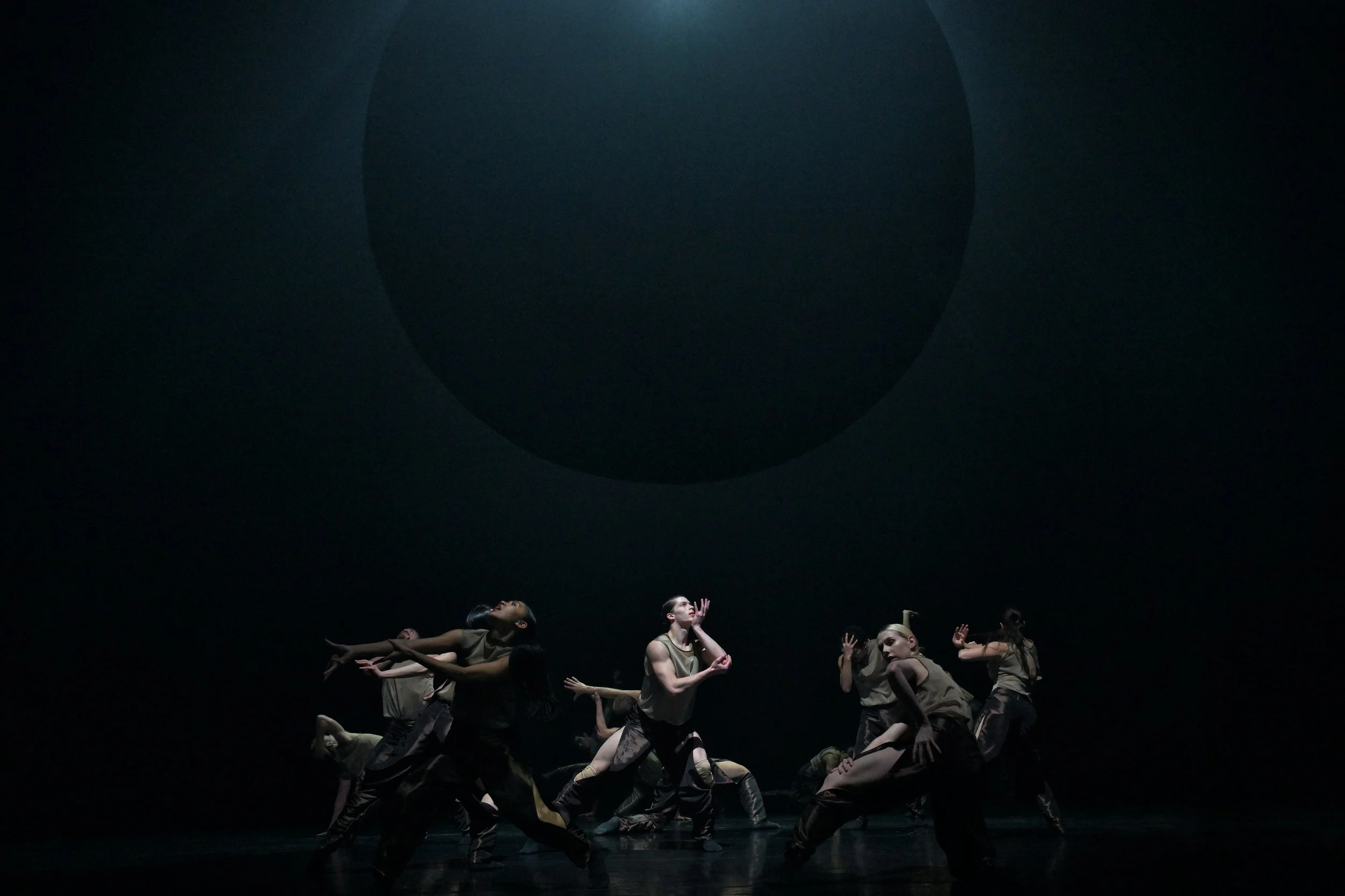 Artists of Ballet BC in CAELUM by Fernando Hernando Magadan. Photo by Michael Slobodian__39 (2).jpeg