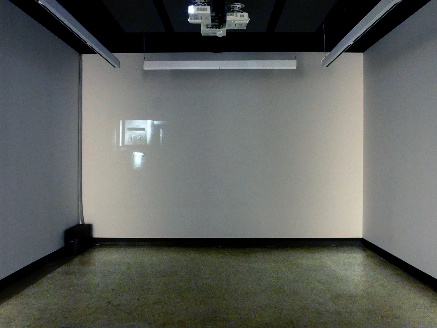 © Jacinthe Lessard-L., La chambre inversée exhibition view (2014). Photo: Dazibao.