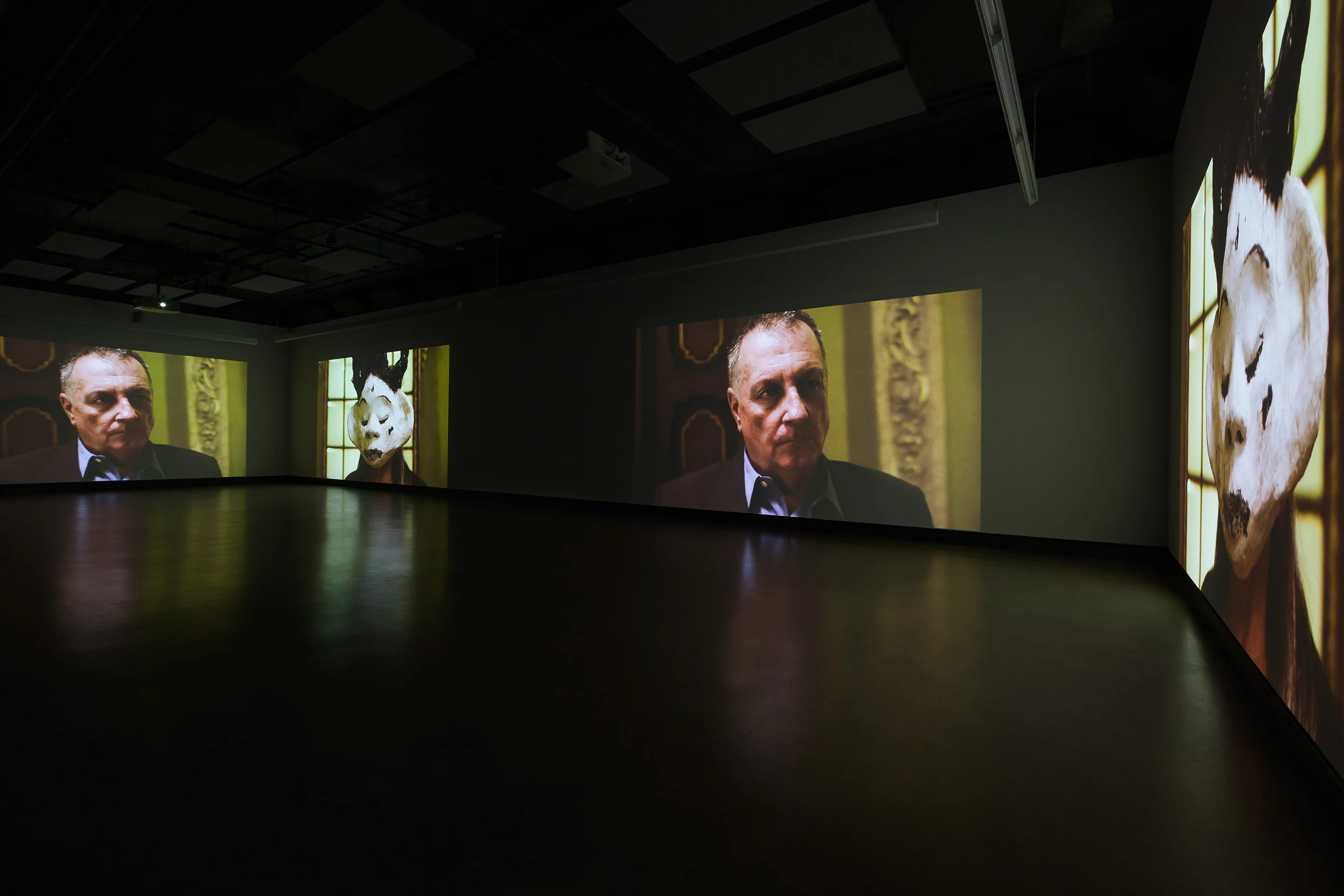 © Nicolas Klotz & Elisabeth Perceval, Je sais courir mais je ne sais pas m'enfuir (2014). Exhibition view. Photo: Marilou Crispin.