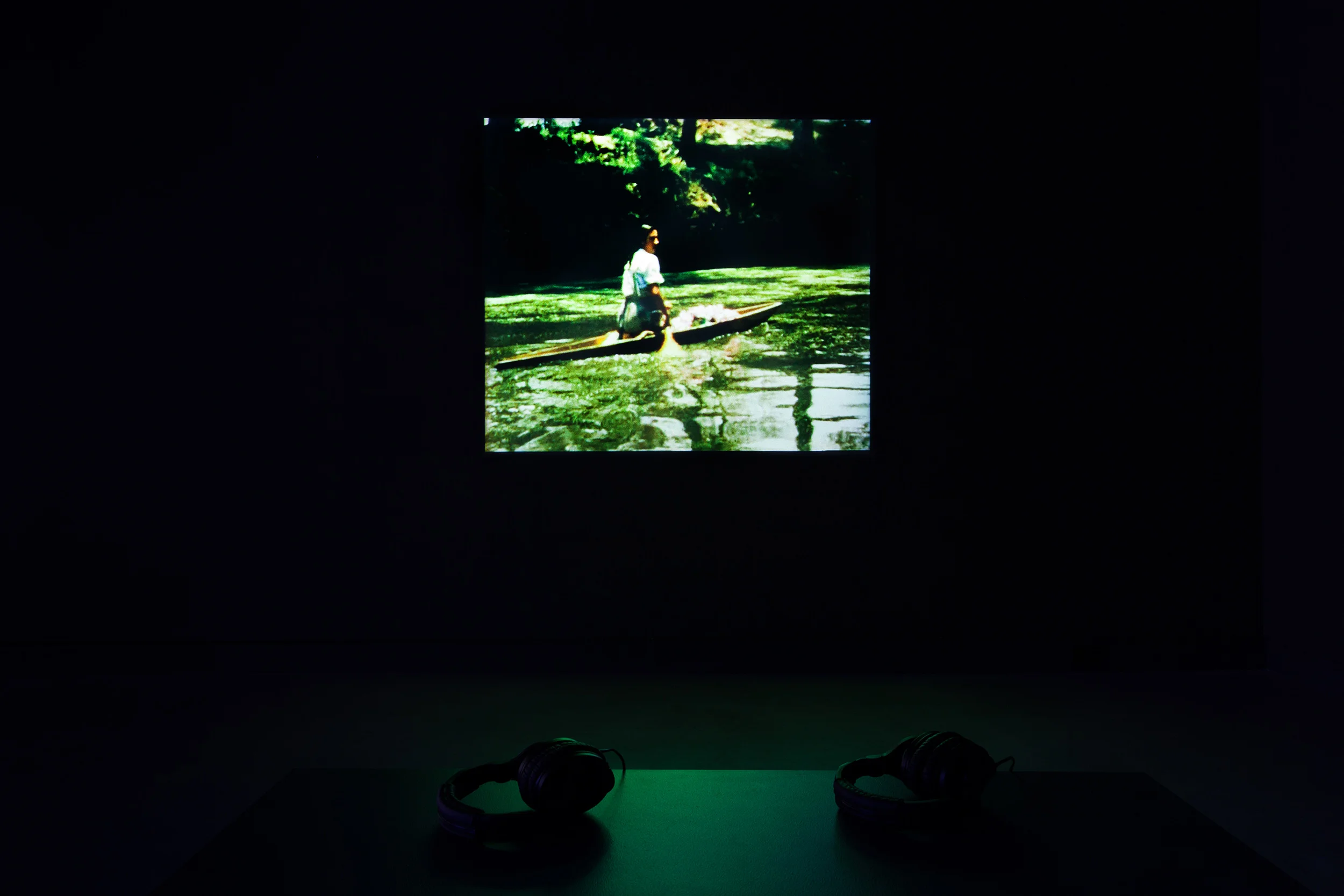© Lisl Ponger, Passages (1996). Exhibition view. Photo: Marilou Crispin.