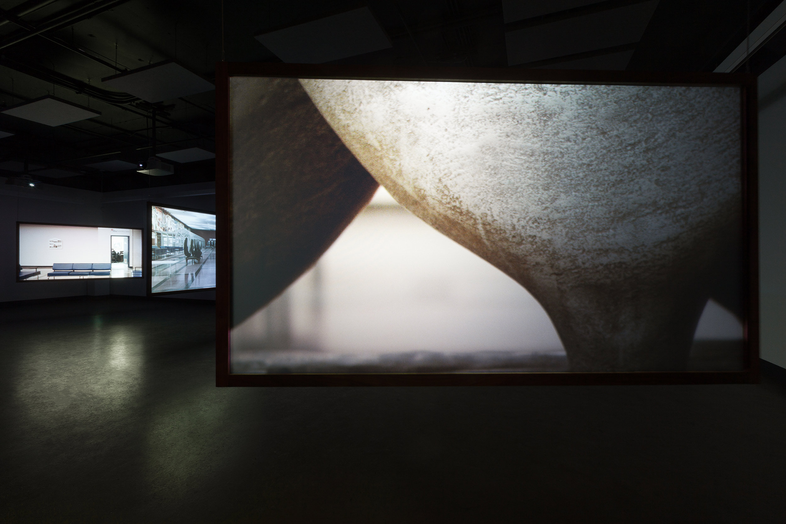  © Myriam Yates,  Gander Terminal  (2017). Installation view of the exhibition  Gander Islands , Dazibao, 2018. Photo: Marilou Crispin. 