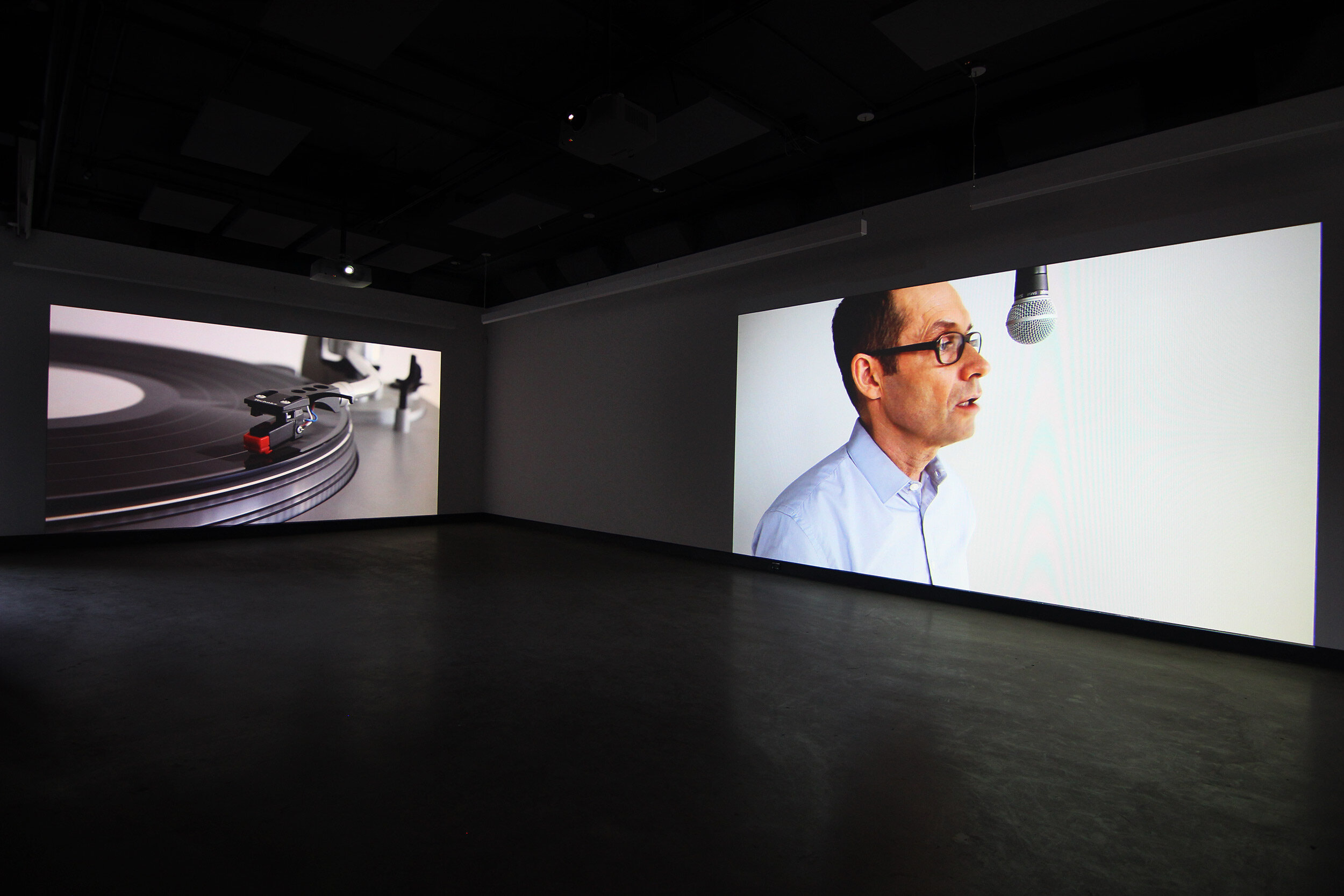  © Nelson Henricks,  A Lecture on Art  (2015). Installation view of the exhibition, Dazibao, 2015. Photo : Veronica Mockler. 