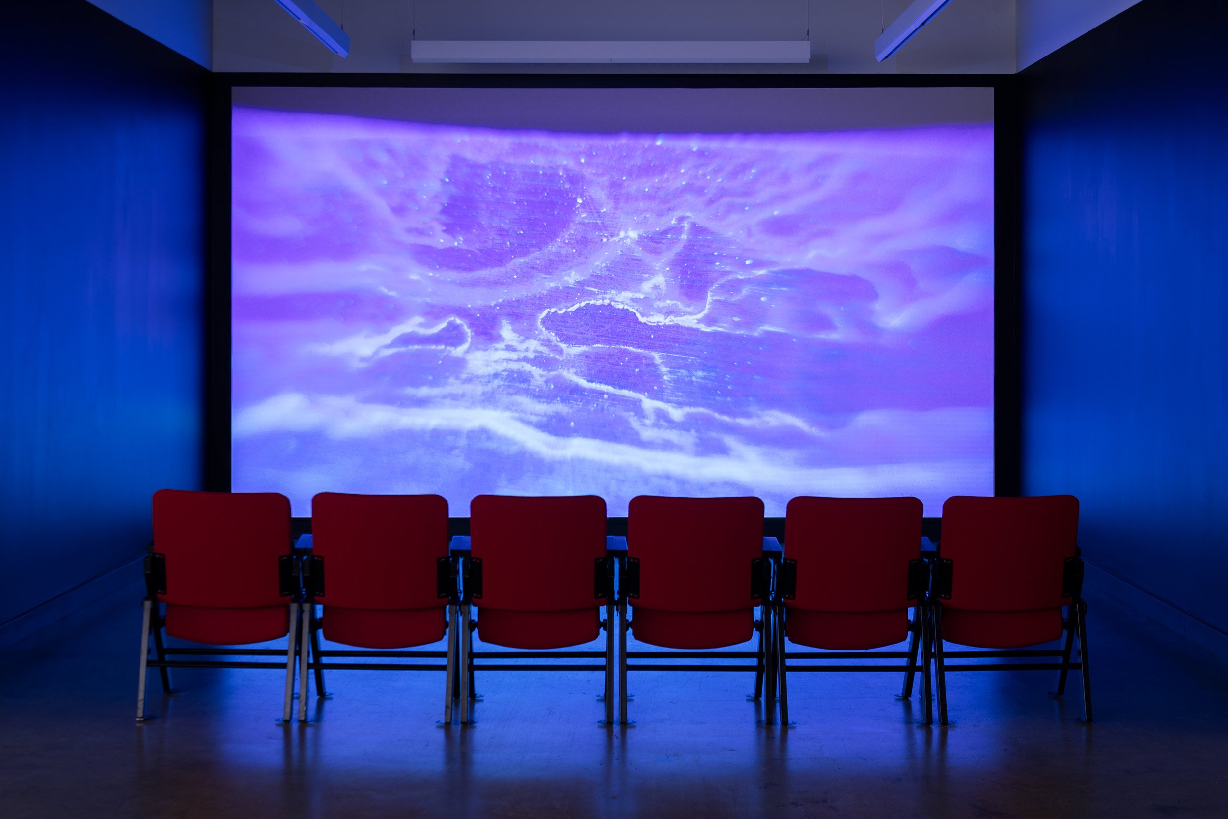  © Brandon Poole, installation view of the exhibition  and beneath these clouds , Dazibao, 2023. Photo: Document original. 