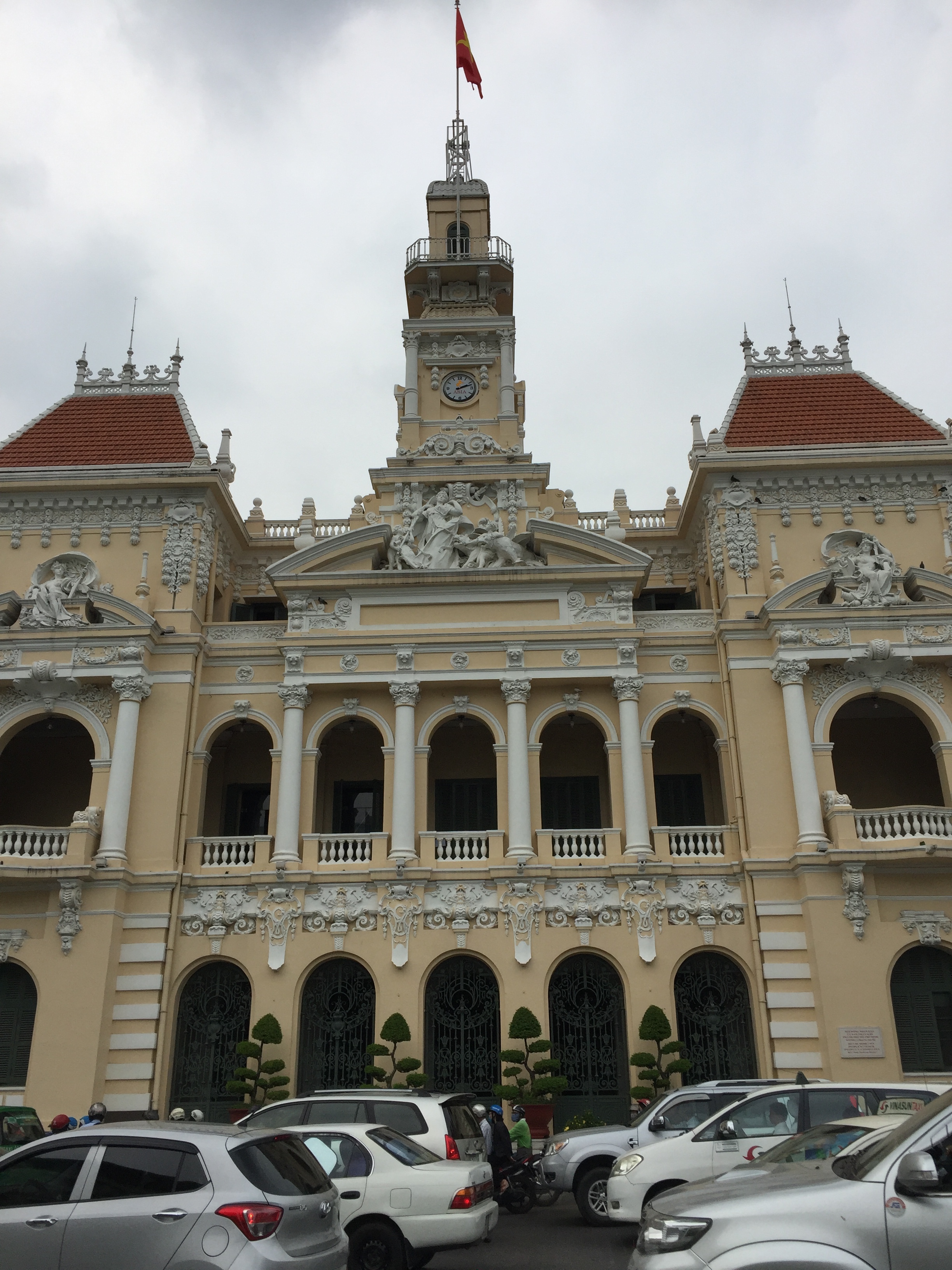 The old-colonial style of the city hall is echoed throughout HCMC and Hanoi, to create a unique east-west feel.