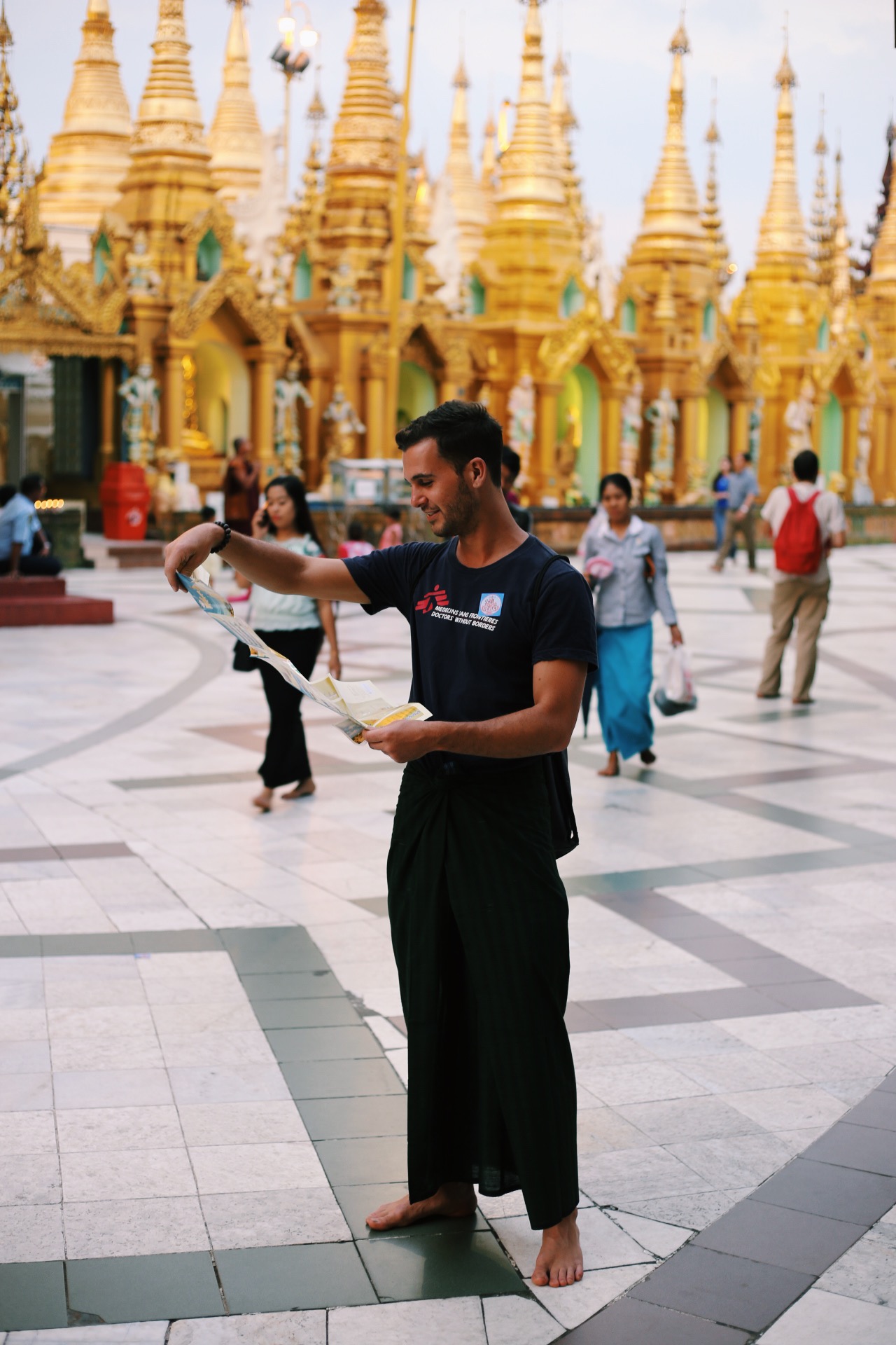 Modeling my stylish temple-required longyi, Burma winter edition 2017. (p/c Sarah Hoffman)