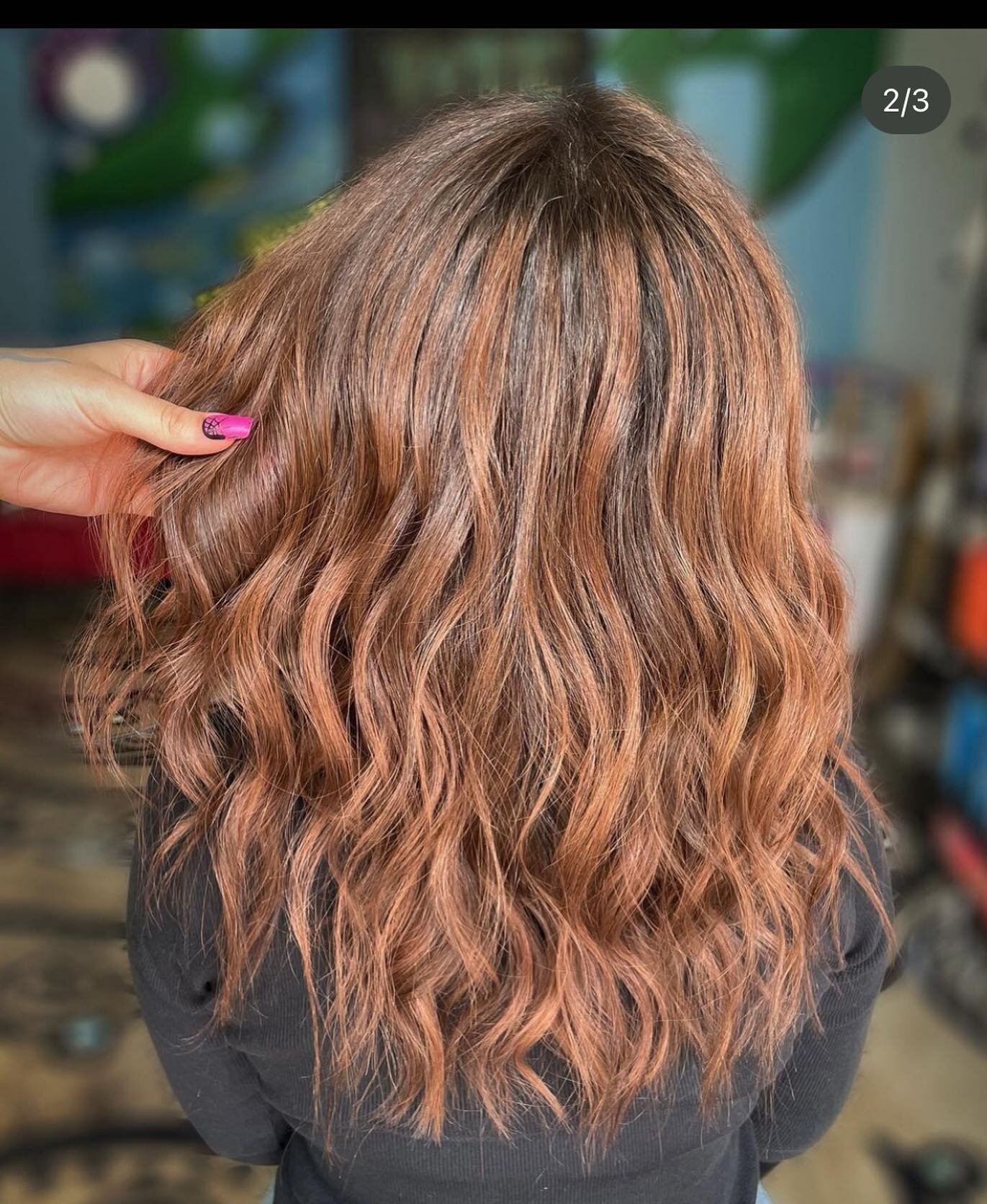 Hair by @hairbykaytaro 
.
.

Pardis wanted highlights, but didn't want to put any more lightener on her hair so we did highlights with permanent color! Permanent color highlights are a great option for the right situation.
Pardis already had grown ou