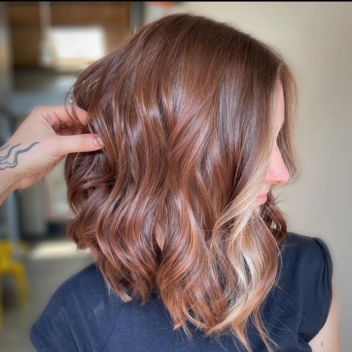 Hairs by @hairbykaytaro 
.
.
.

One of my favorite clients sat in my chair the other day! Marisa calls this her &quot;chameleon hair&quot; because it changes and looks good every way in every lighting or setting! I love any opportunity to do a copper