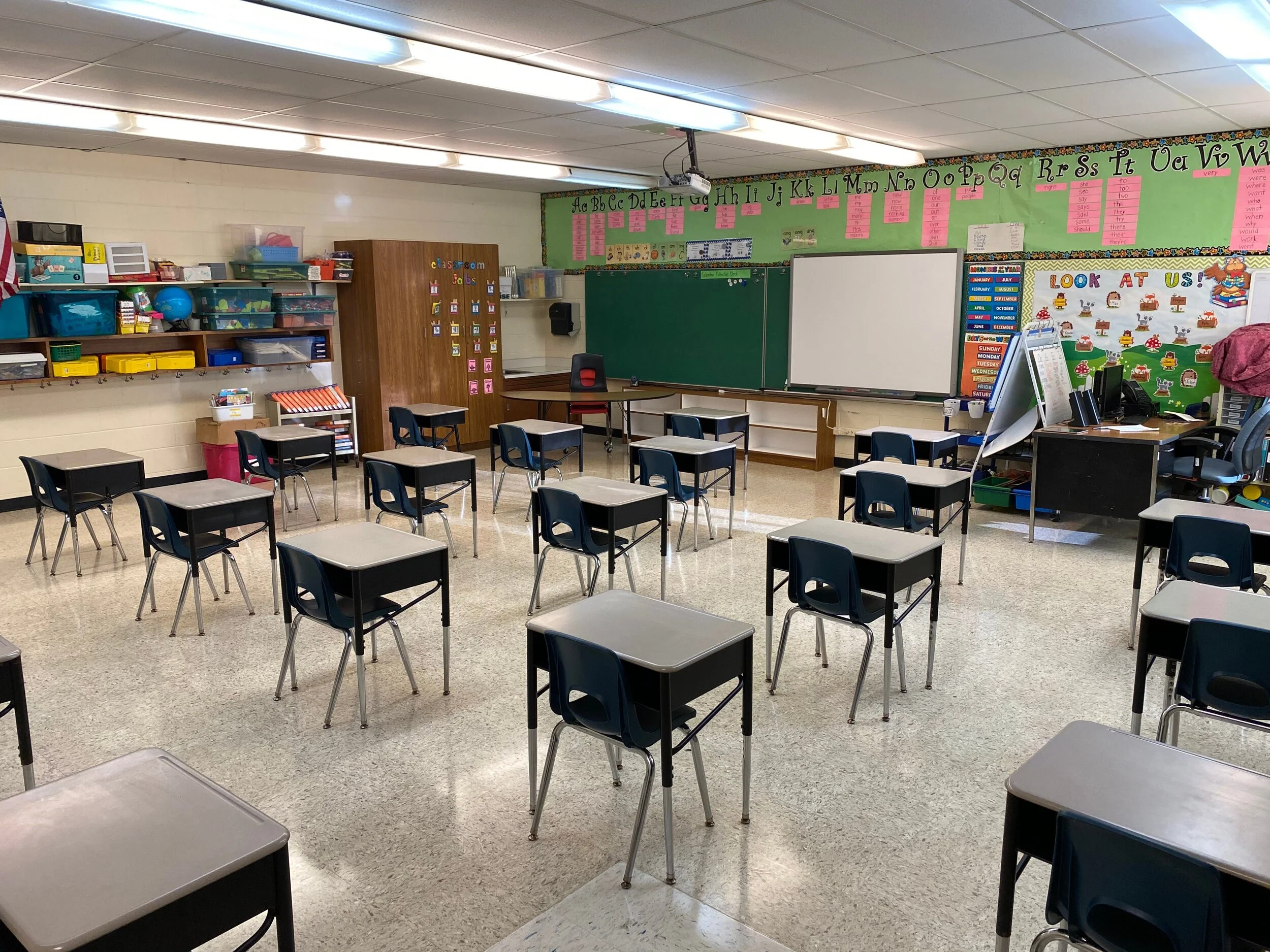 8970529b-c01d-43a2-bcdd-72f24808ed7c-elementary_classroom.jpeg