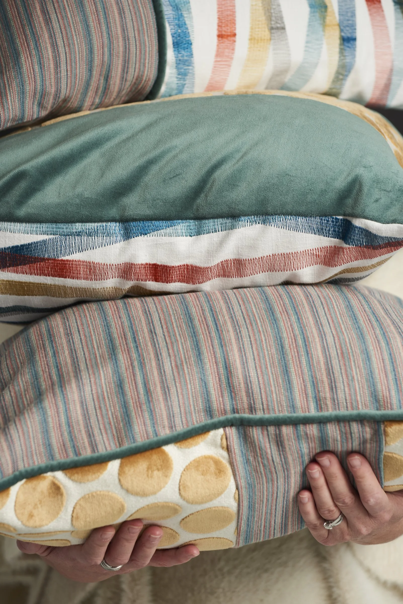 How to Choose the Perfect Throw Pillows: A Designer's Guide