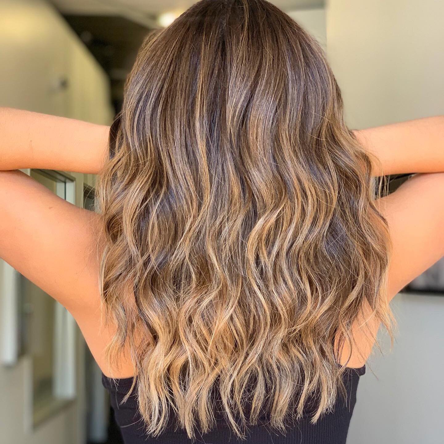 Do you feel like sometimes you are over highlighted? You feel like there isn&rsquo;t as much dimension or it&rsquo;s too blonde??

I did @samantha.urbina hair the previous time and I loved how it grew out but I felt like she needed more highs and low