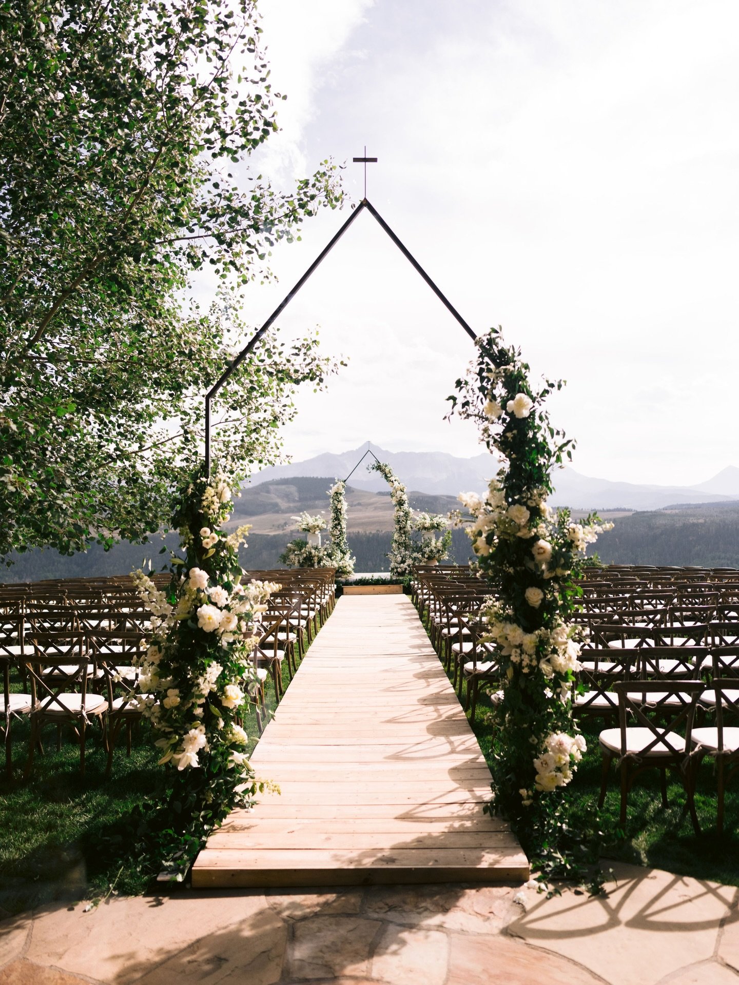 Some ceremonies stay with you. This one isn&rsquo;t going anywhere.

Production @soireetelluride
Photography @josevilla

#tellurideweddings #mountainwedding  #weddinginspiration #destinationwedding