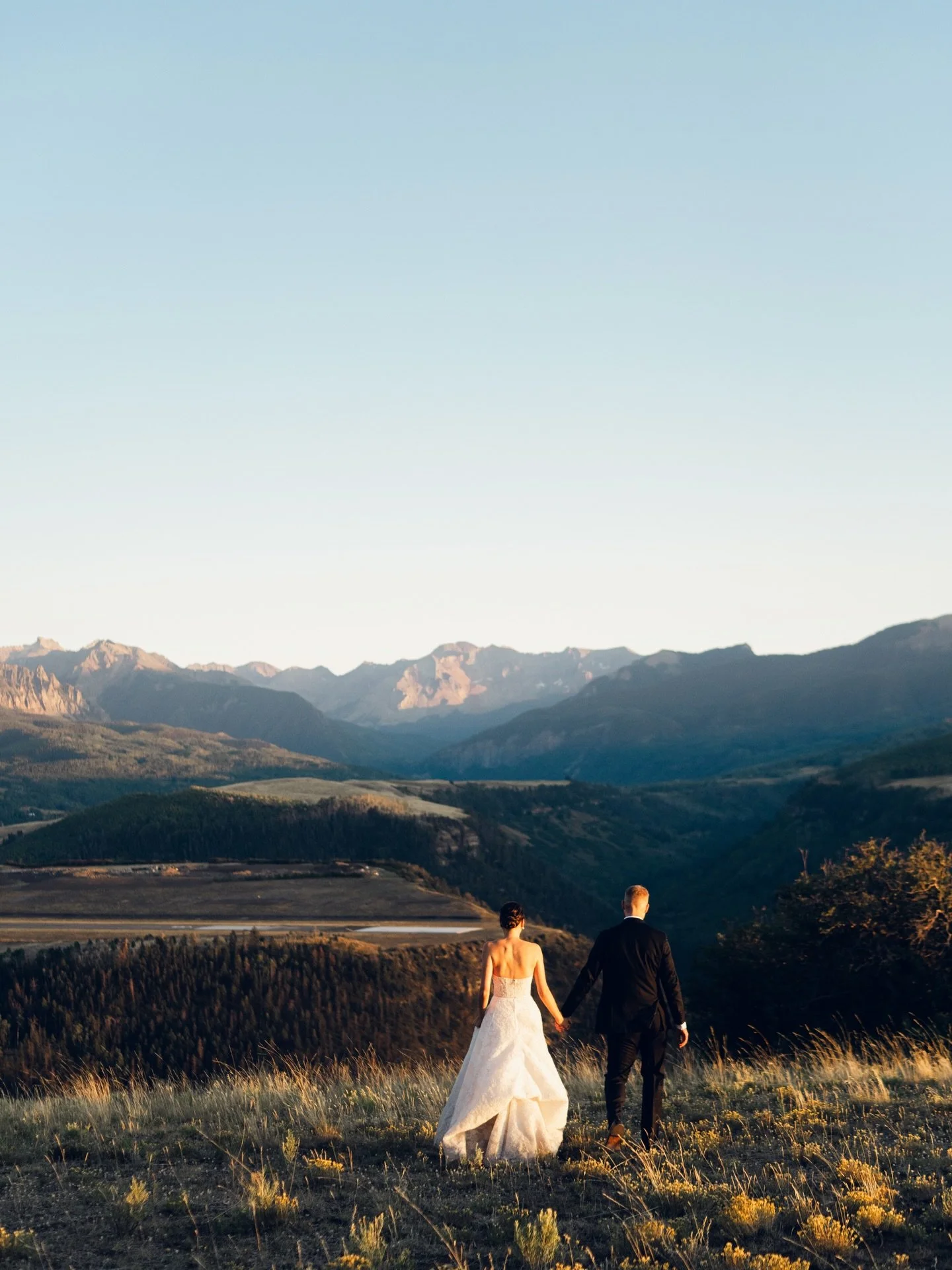 A quiet moment. Big surroundings.

Planning &amp; Production: @soireetelluride 
Photo: @tecpetaja 

#telluridewedding #mountainweddingphotos #mountainphotos #mountainwedding #coloradoweddingphotography