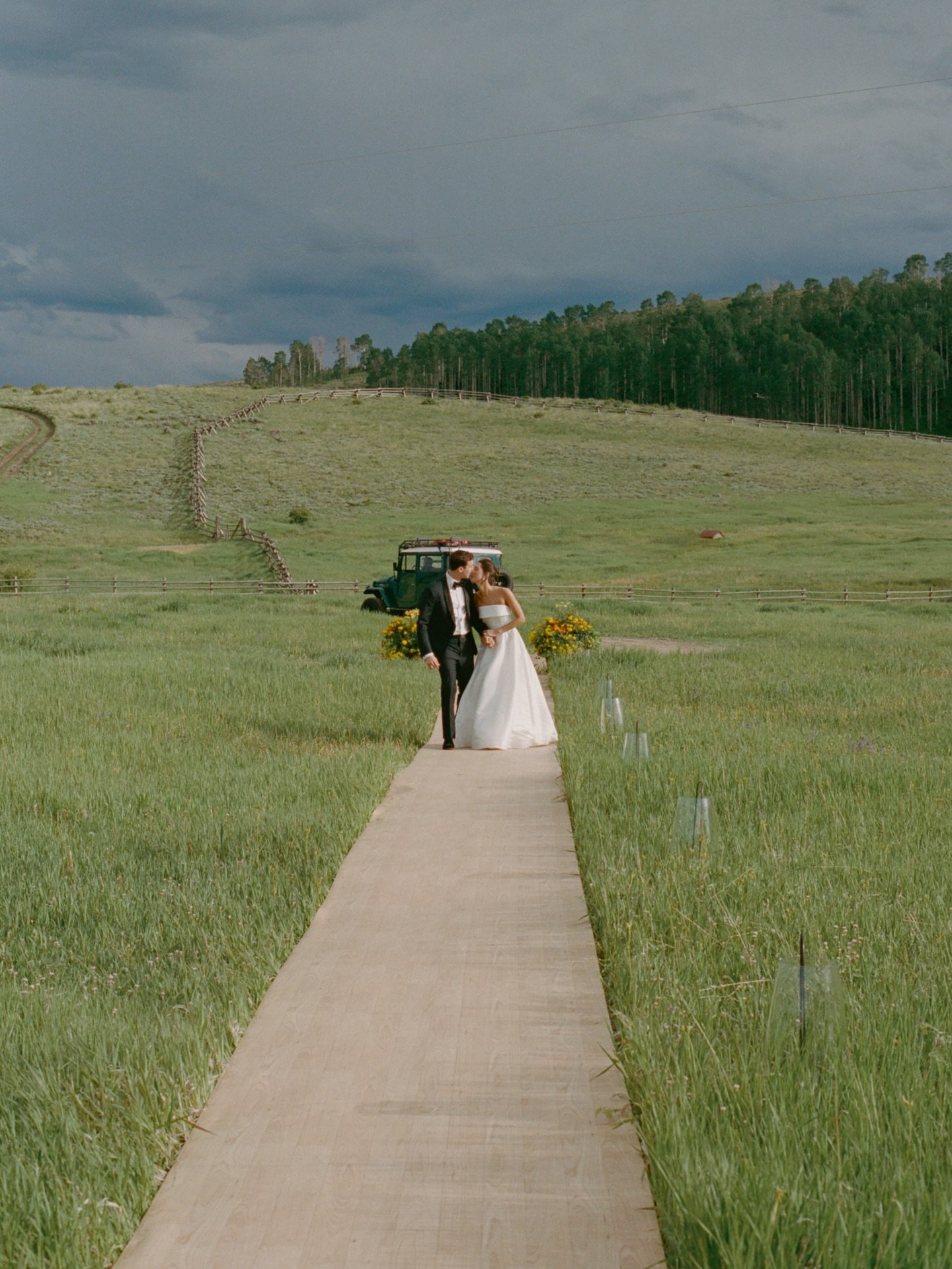 Mountain portraits and moments 

Production @soireetelluride
Photography @sammblake @theweddingartistsco

#soireetelluride #telluridewedding #tentedwedding #mountainweddings