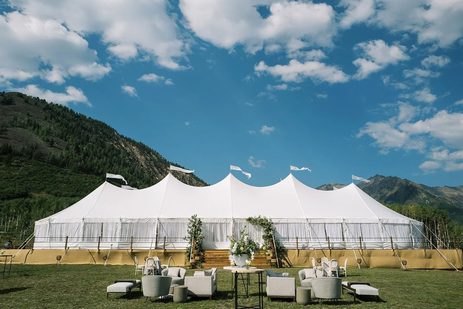  
 Nicki + Jordan 
   VIEW GALLERY 
 
 
 
