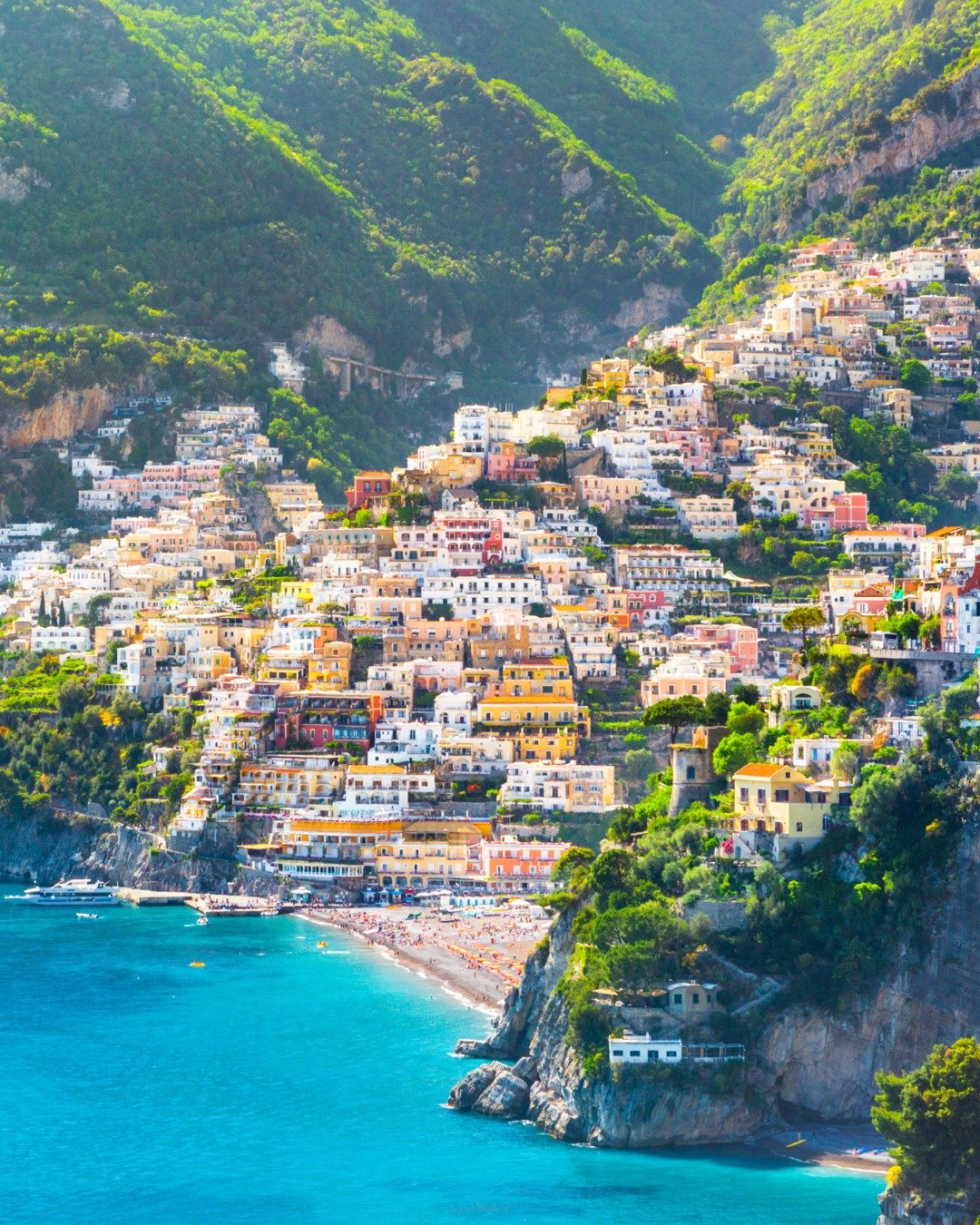 🌊 Experience the enchanting Amalfi Coast this summer! With its mild temperatures and fewer crowds, it&rsquo;s the perfect time to explore the picturesque seaside towns of Positano, Amalfi, and Ravello.

Hike the scenic Sentiero degli Dei, indulge in