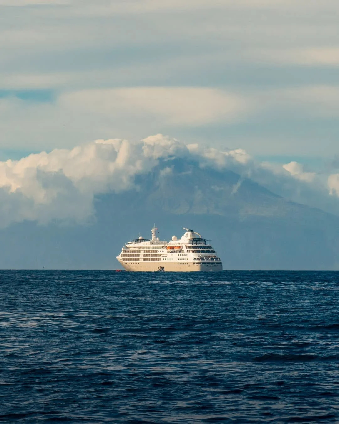 ​Silversea's intimate ship, the Silver Cloud, navigates the breathtaking beauty of South Africa. 

Embark on a journey of wonder and luxury with Silversea&rsquo;s ocean sailings by contacting Journeys Around the World at sue@journeysaroundtheworld.co