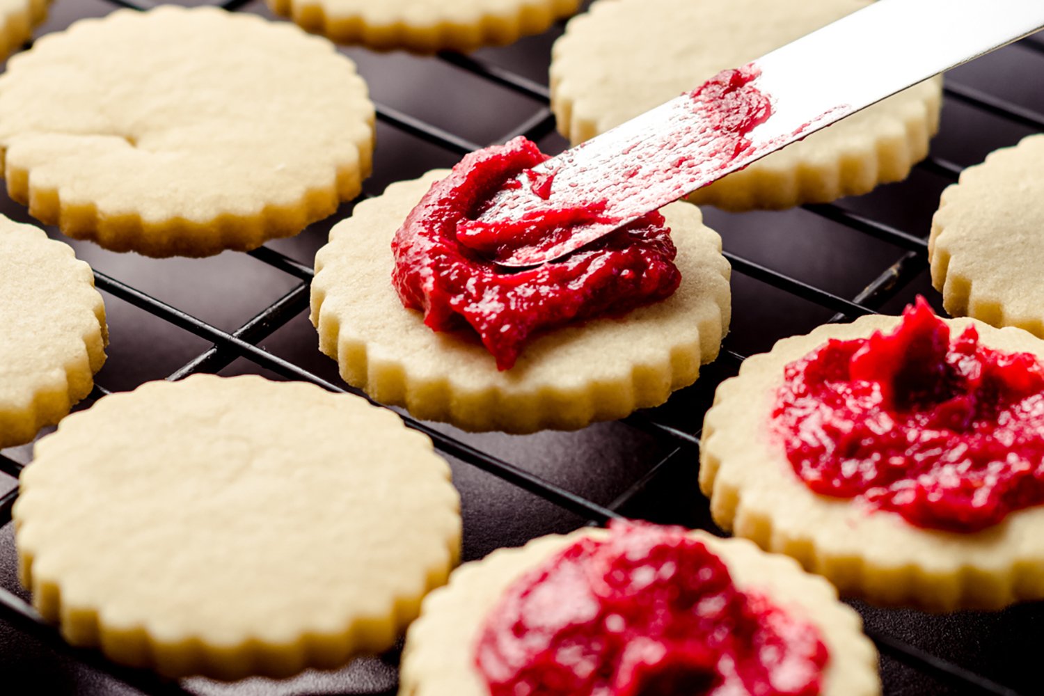 rasp linzer cookies-13.jpg