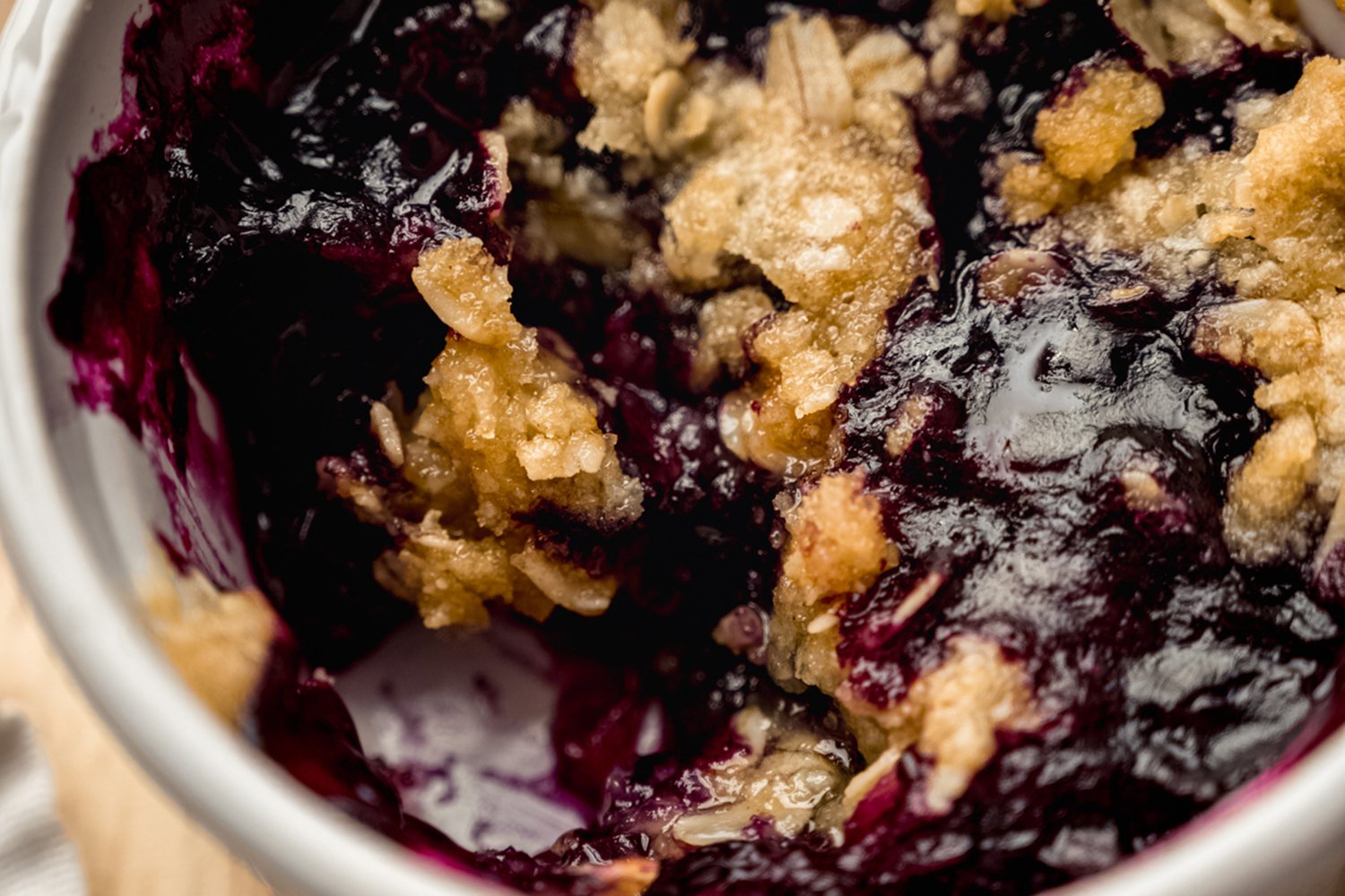 blueberry crisp-02.jpg