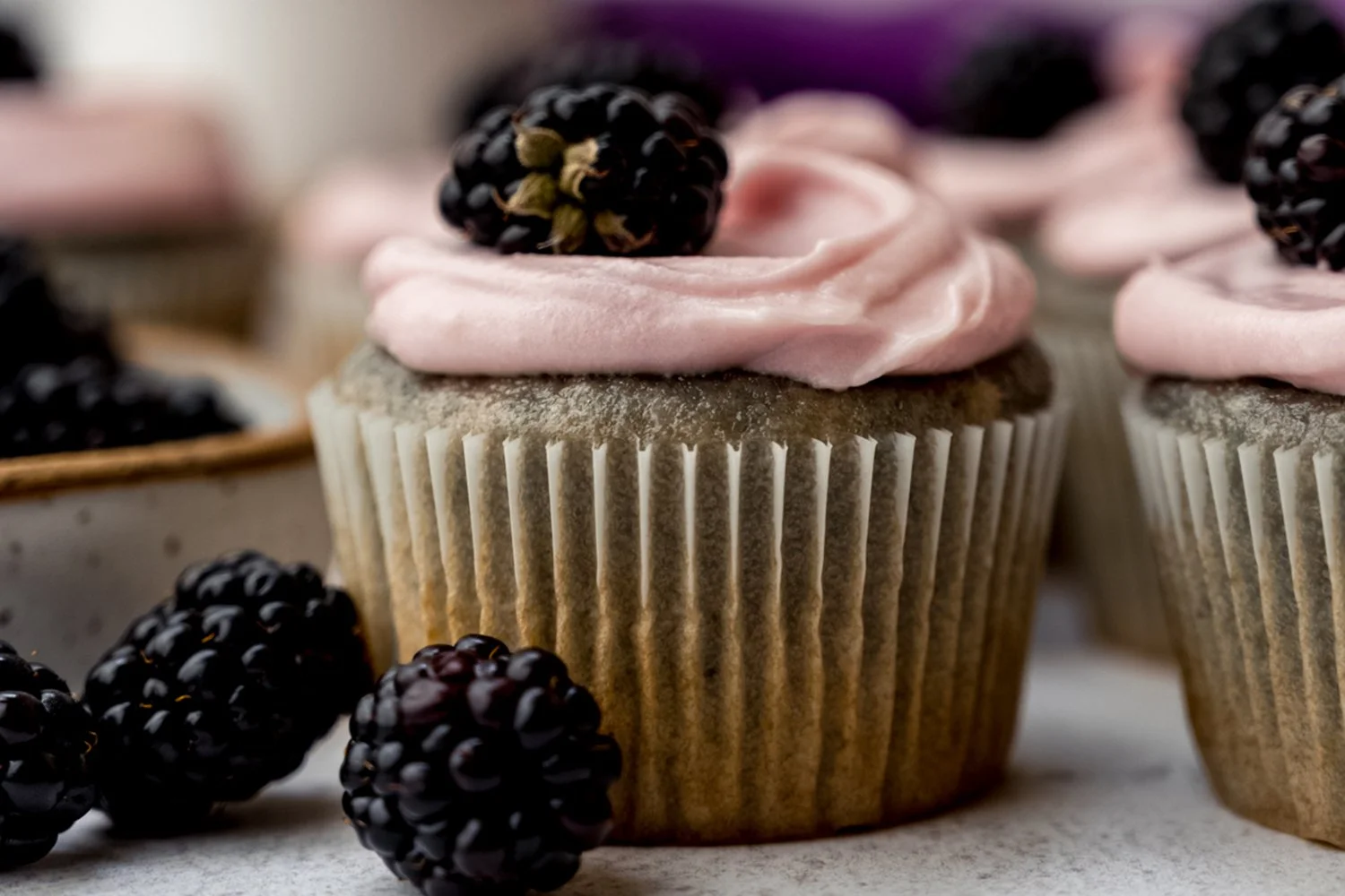 blackberry cupcakes-05.jpg
