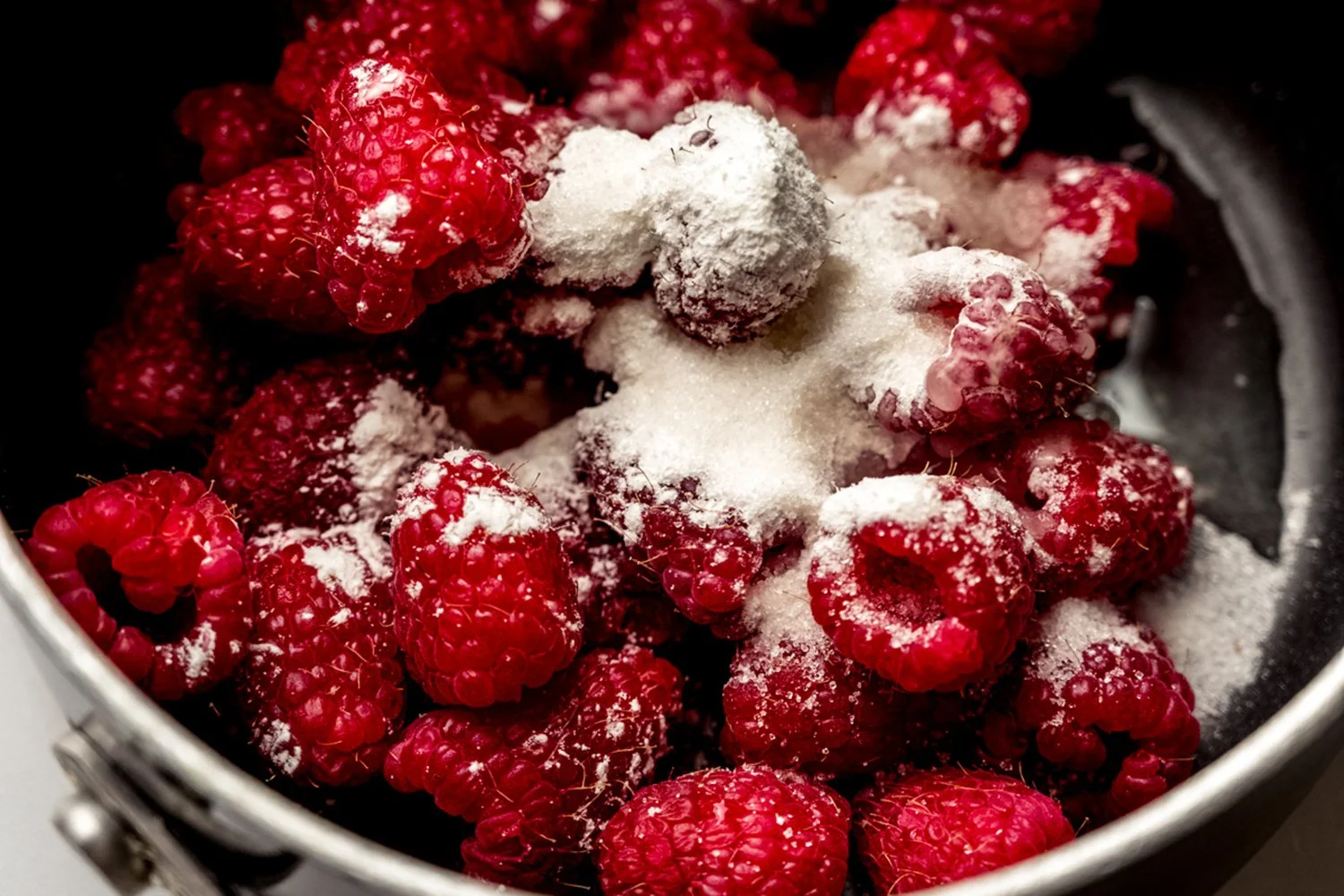 raspberry cheesecake bars-14.jpg