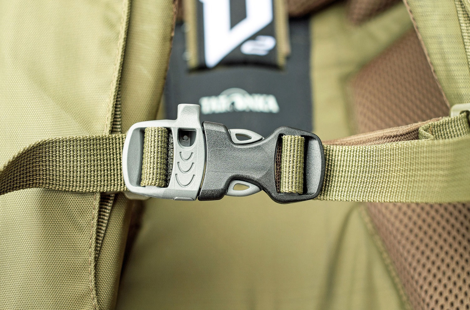 DIY Lockable Zippers for a Travel Backpack - Secure Your Bag! 