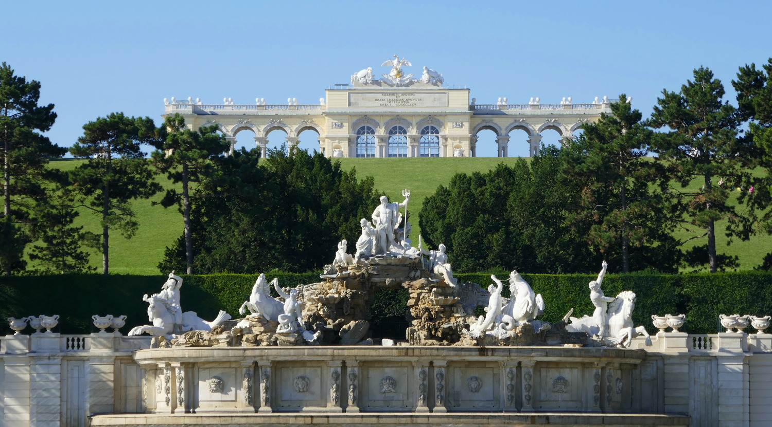 Neptune Fountain and Gloriette, Schonbrunn Palace, Vienna, Austria
