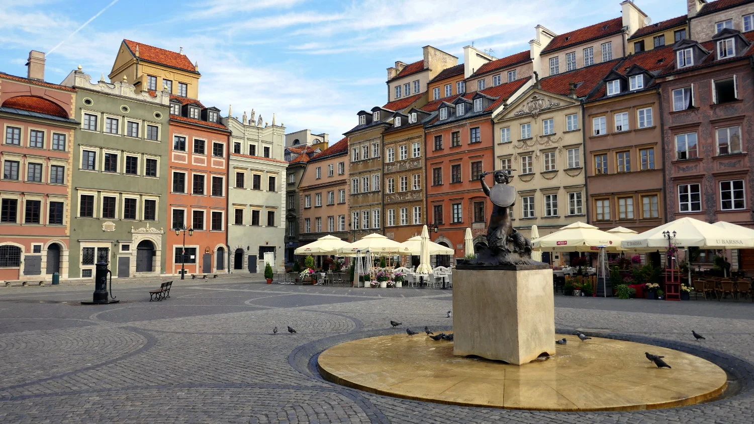 Mermaid Fountain and Old Town Square, Old Town, Warsaw, Poland