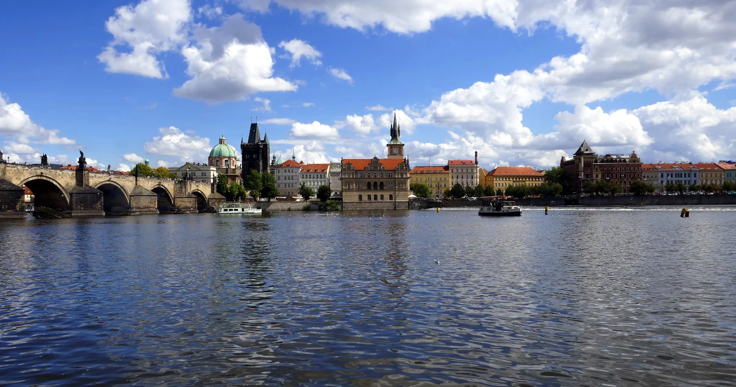  Charles Bridge (Karluv Most) and Vltava River, Prague, Czech Republic