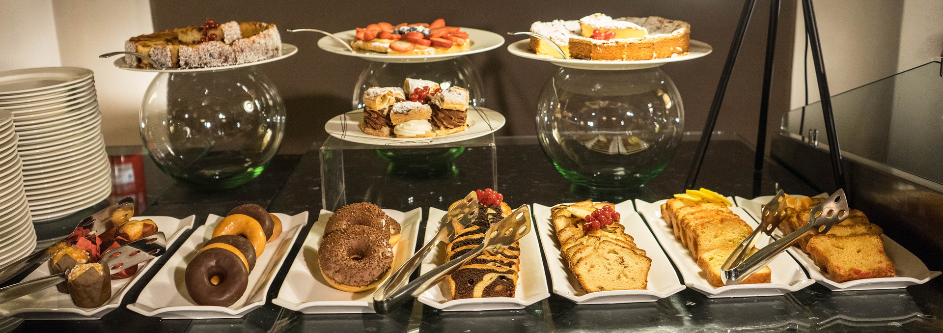 Tips Tricks Hacks make the most of your Elite Hotel Status Hilton Honors Marriott Rewards IHG Rewards Club Hyatt Choice Privileges Rewards Radisson Rewards Check In welcome gift reward perks breakfast buffet free