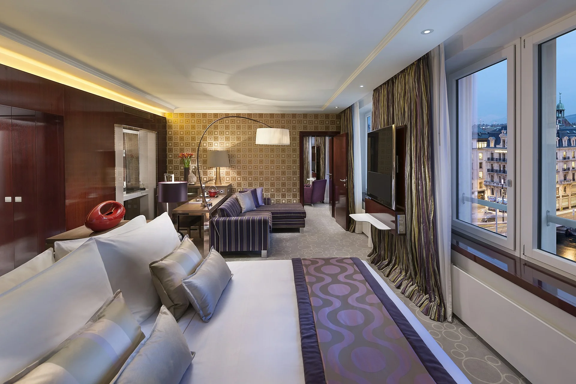 Tips Tricks Hacks make the most of your Elite Hotel Status Hilton Honors Marriott Rewards IHG Rewards Club Hyatt Choice Privileges Rewards Radisson Rewards Check In welcome gift reward perks free suite room upgrade